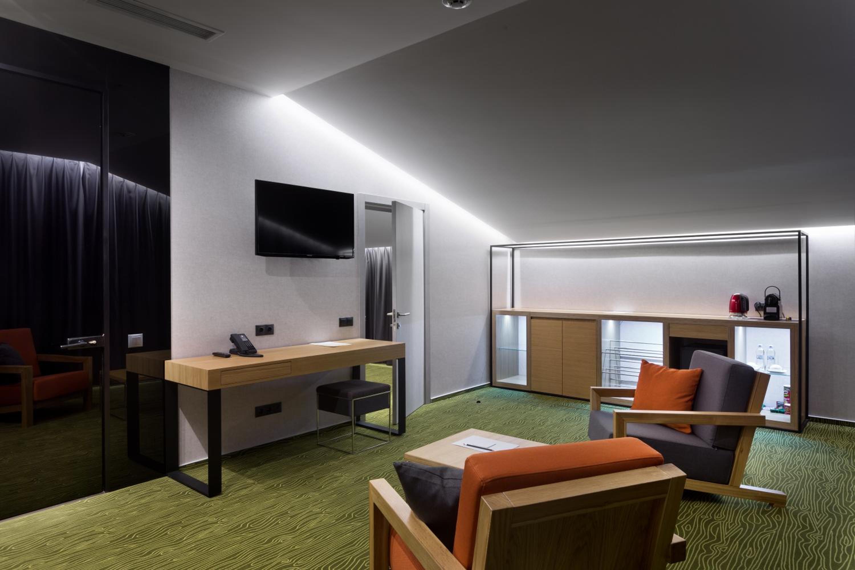 Suite with Spa Access photo 3