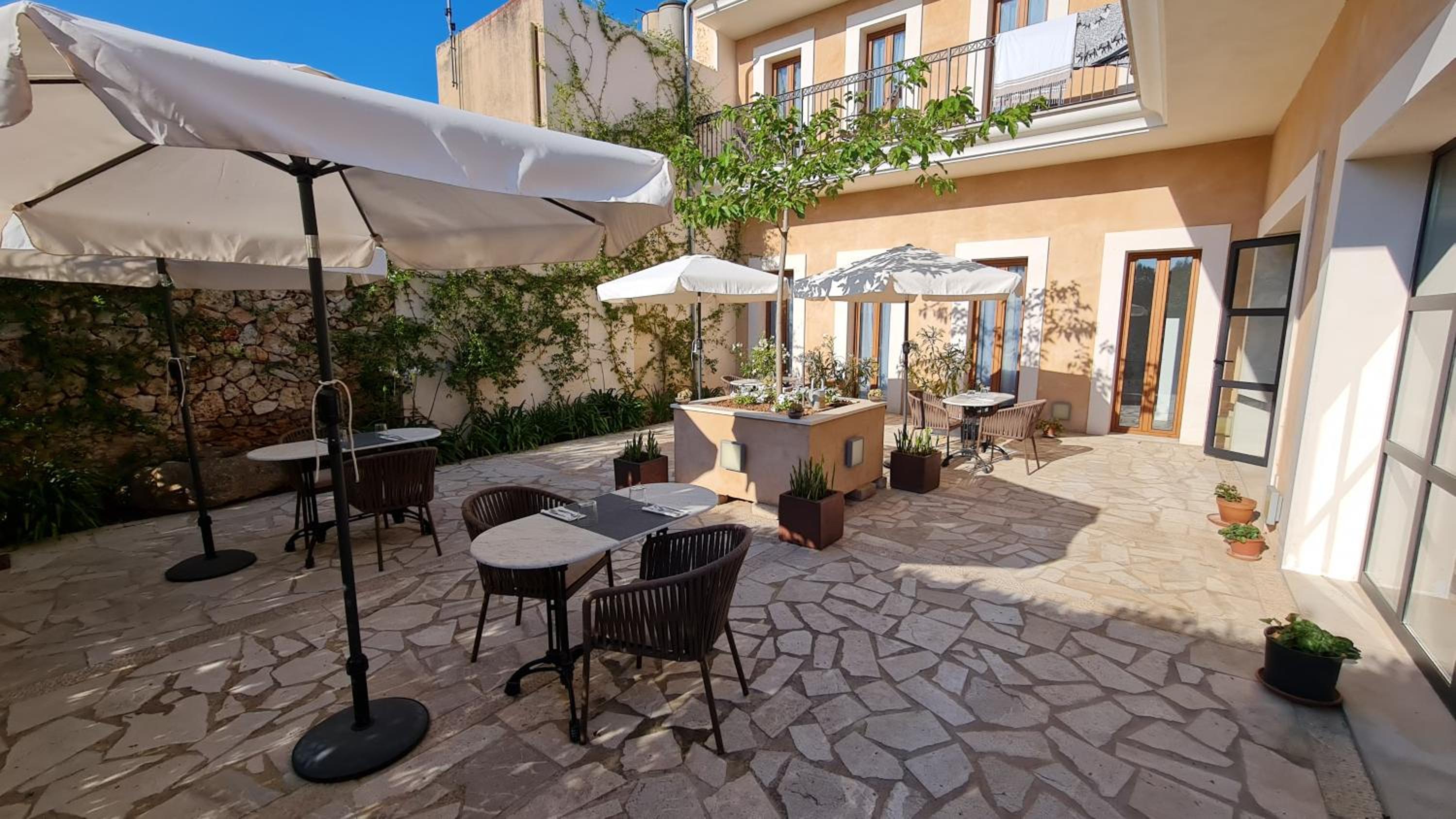 Superior Double Room with Balcony - Disability Access photo 2