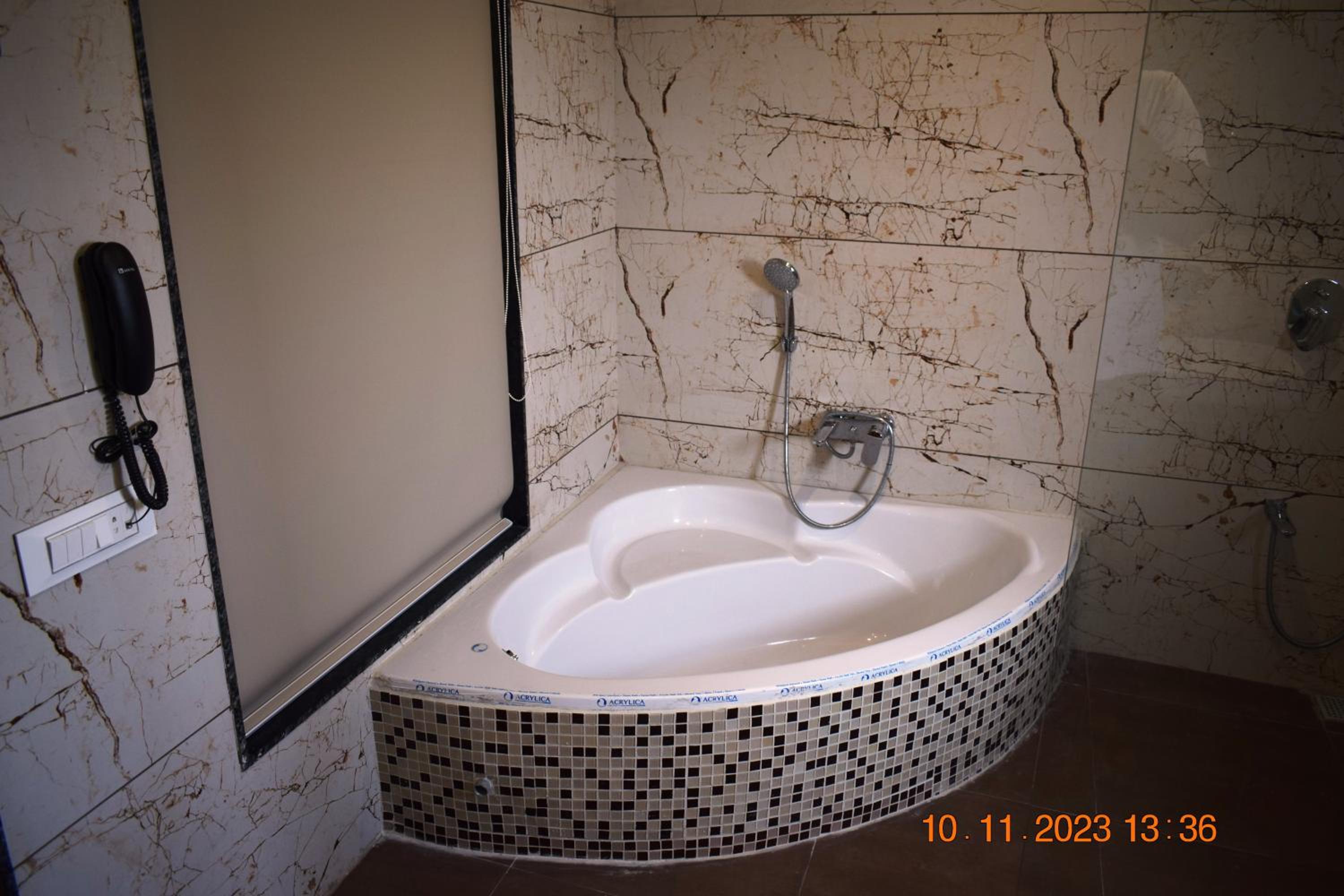 Executive Suite - Photo 4