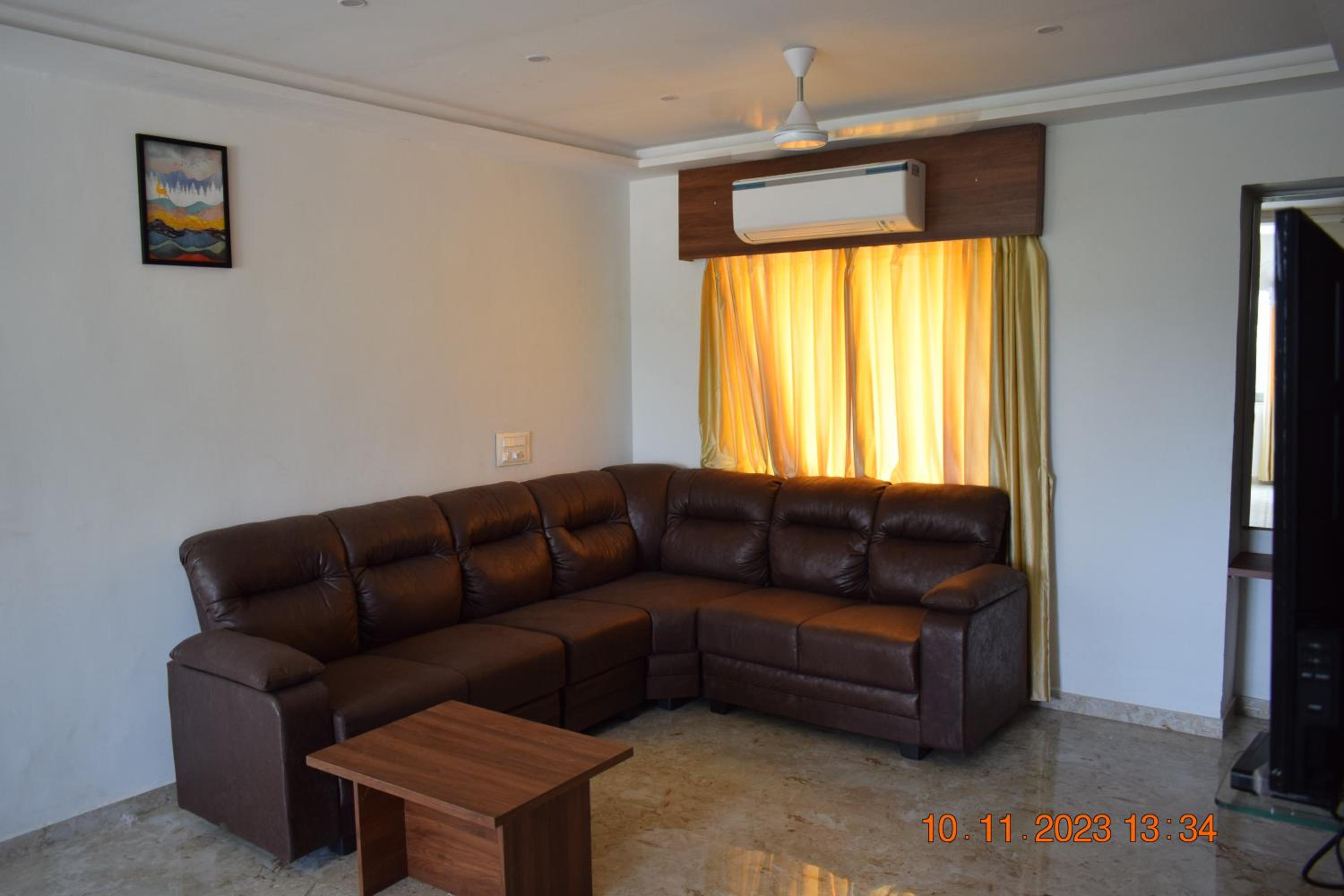 Executive Suite - Photo 9