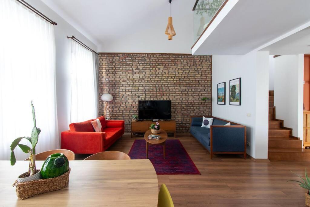 Three-Bedroom Apartment photo 2