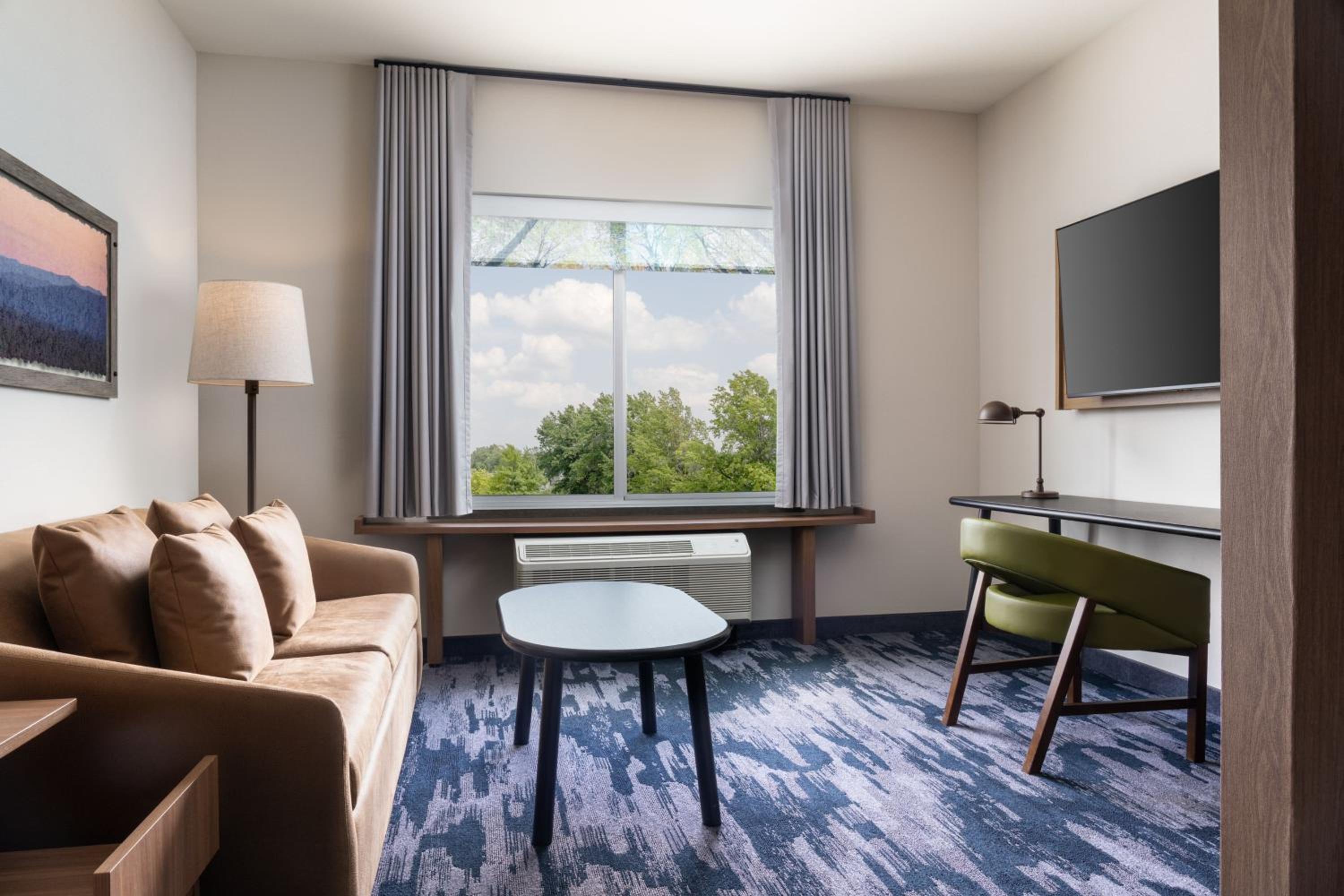 Queen Suite with Sofa Bed and Adapted Tub - Mobility and Hearing Accessible photo 3