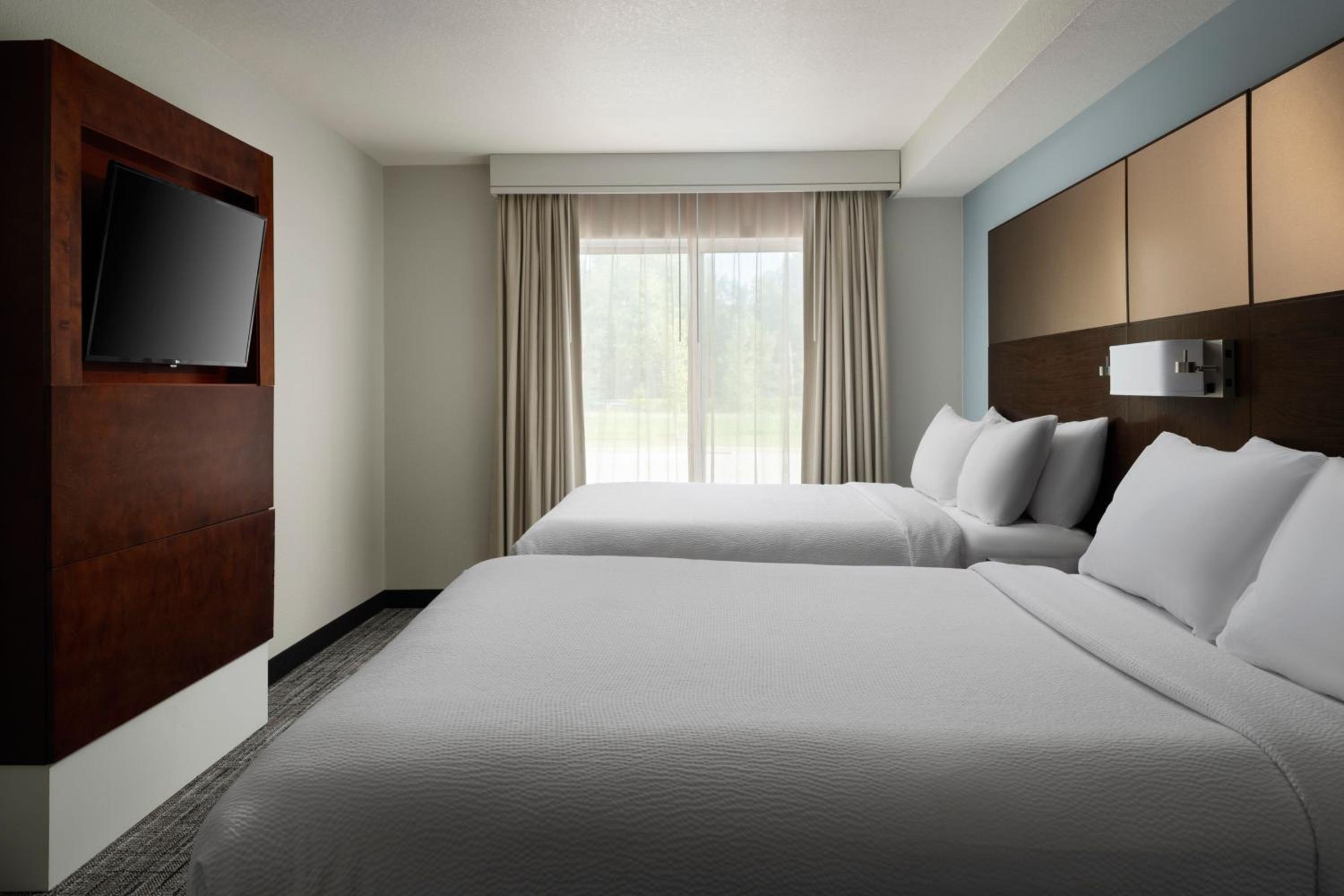 One-Bedroom Suite with Two Queen Beds photo 2