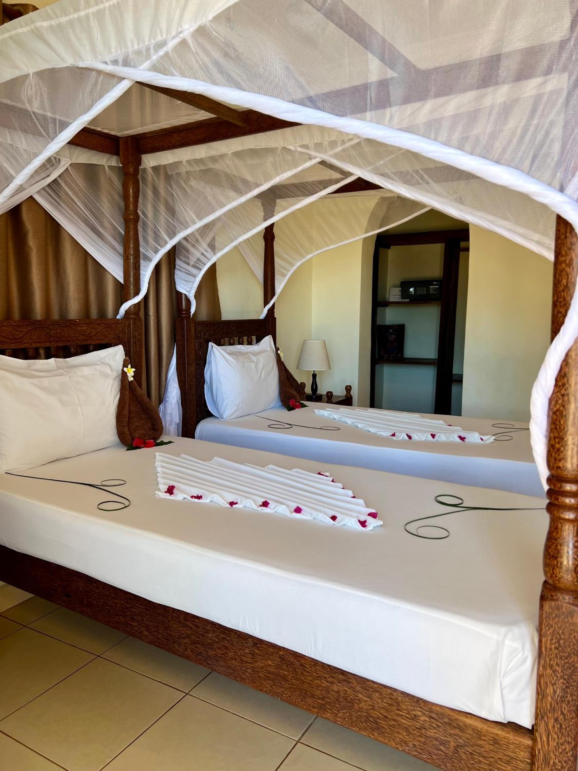 Standard Twin Room - Photo 3
