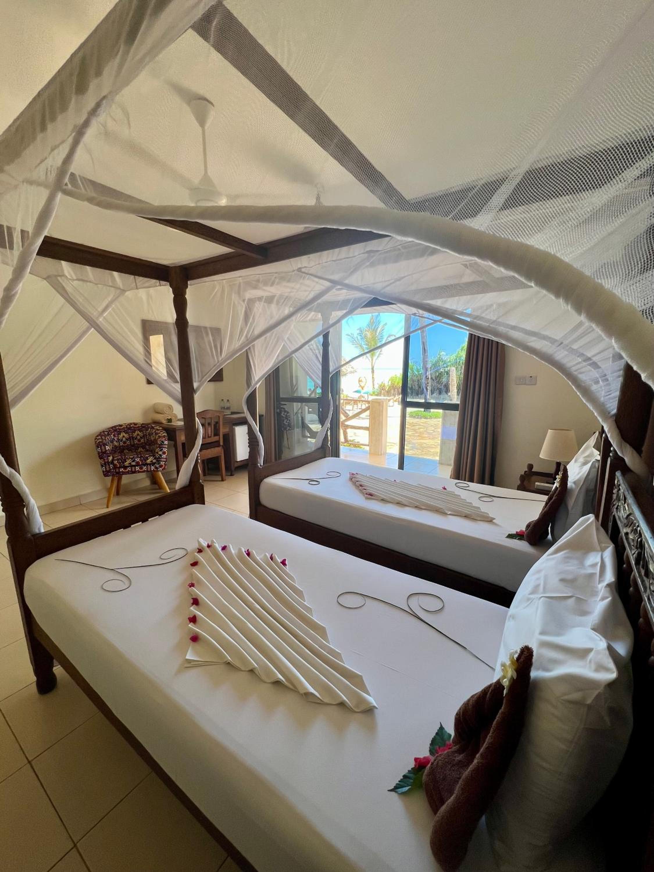 Standard Twin Room - Photo 2