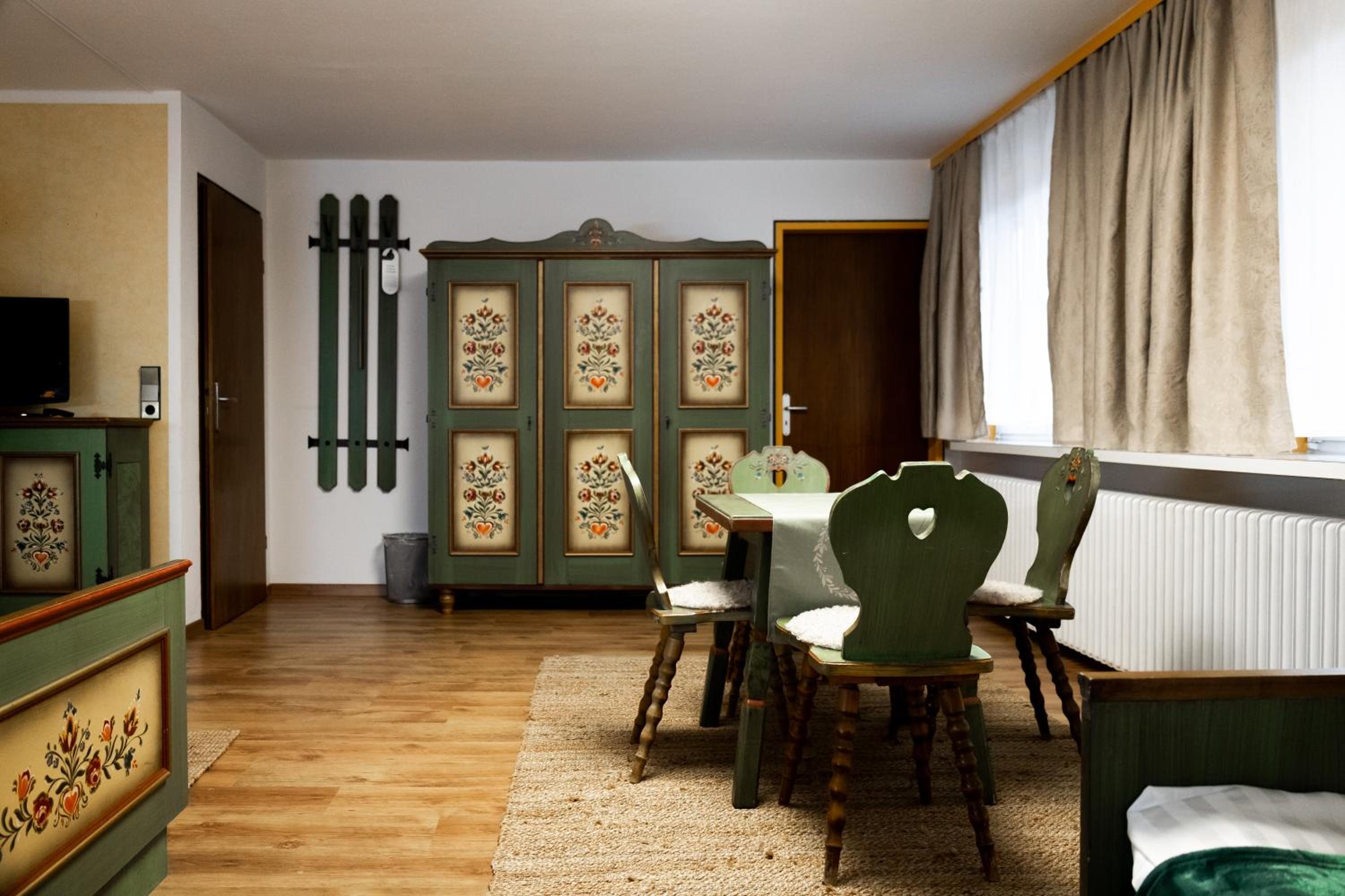 Family Room with Garden View photo 3