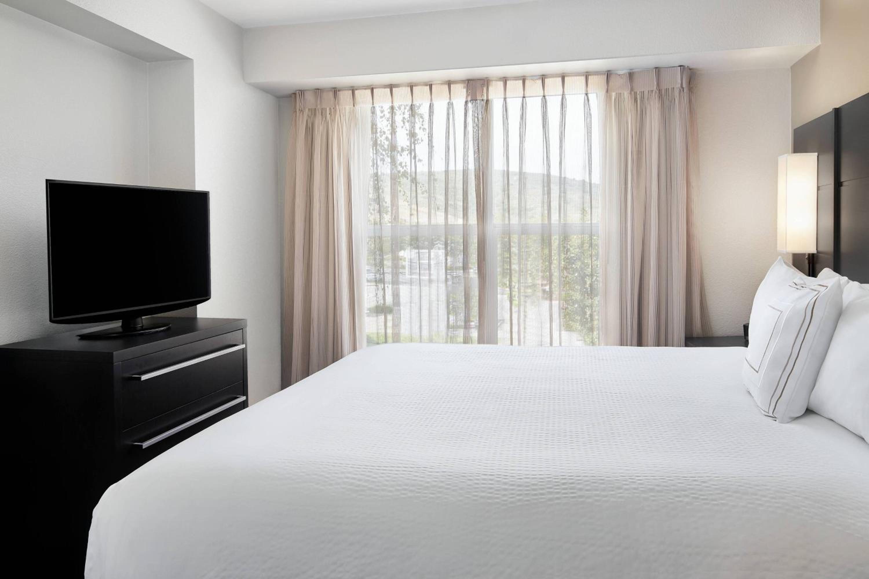 One-Bedroom King Suite with Sofa Bed - Photo 3