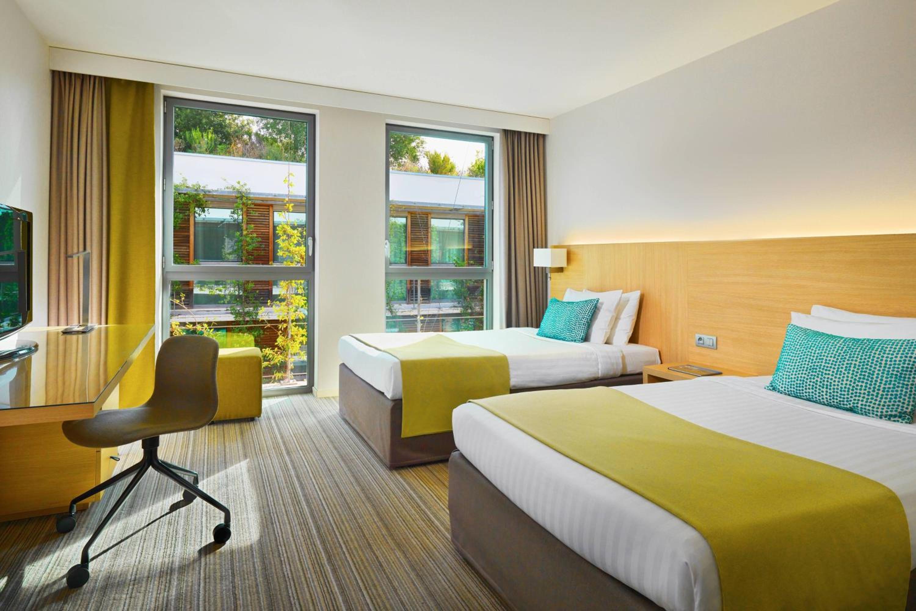 Standard Twin Room - Photo 4