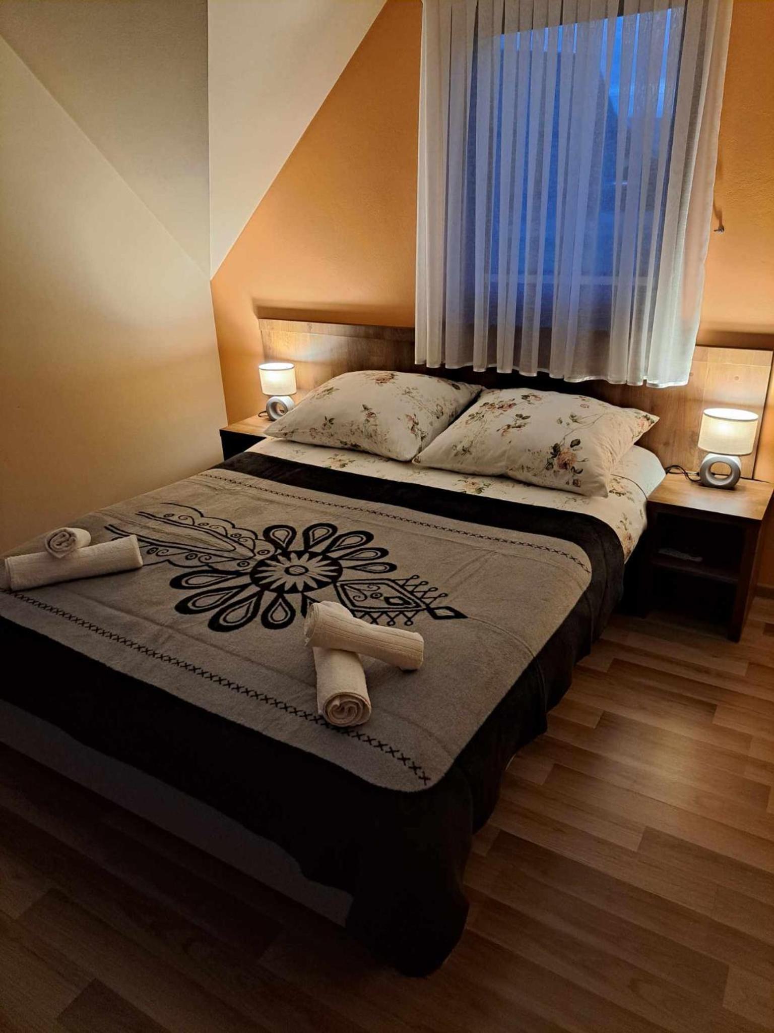 Deluxe Triple Room - Photo 10