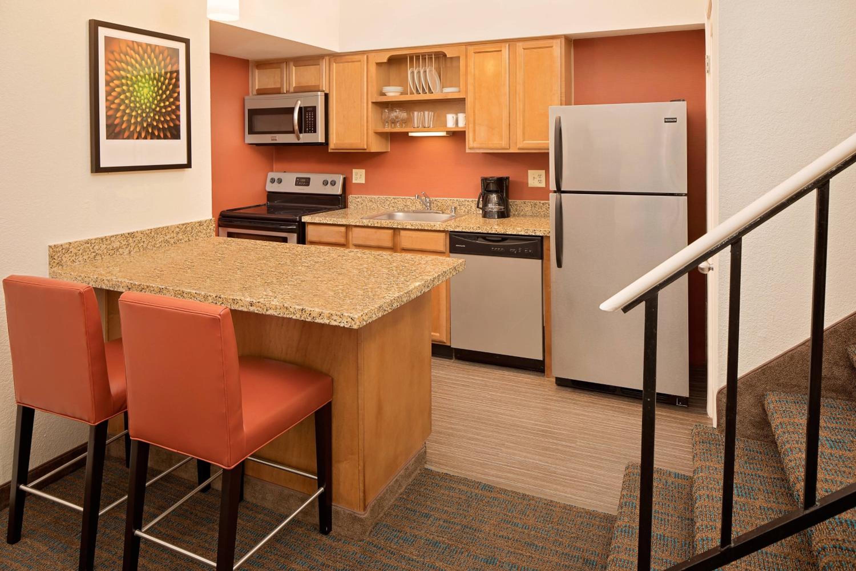 Two-Bedroom Bi-level Suite - Photo 3