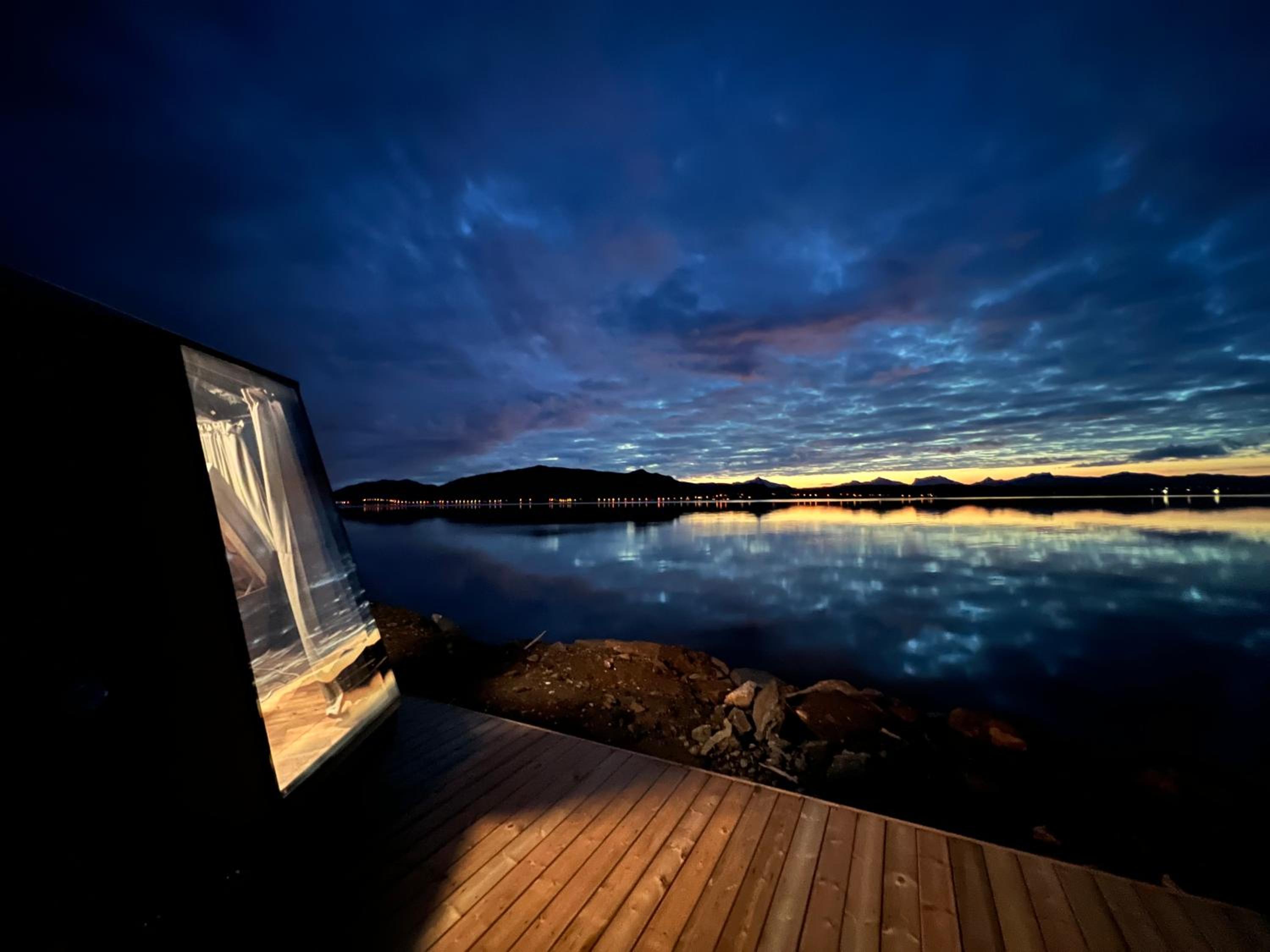 Deluxe Double Room with Balcony and Sea View - Photo 13