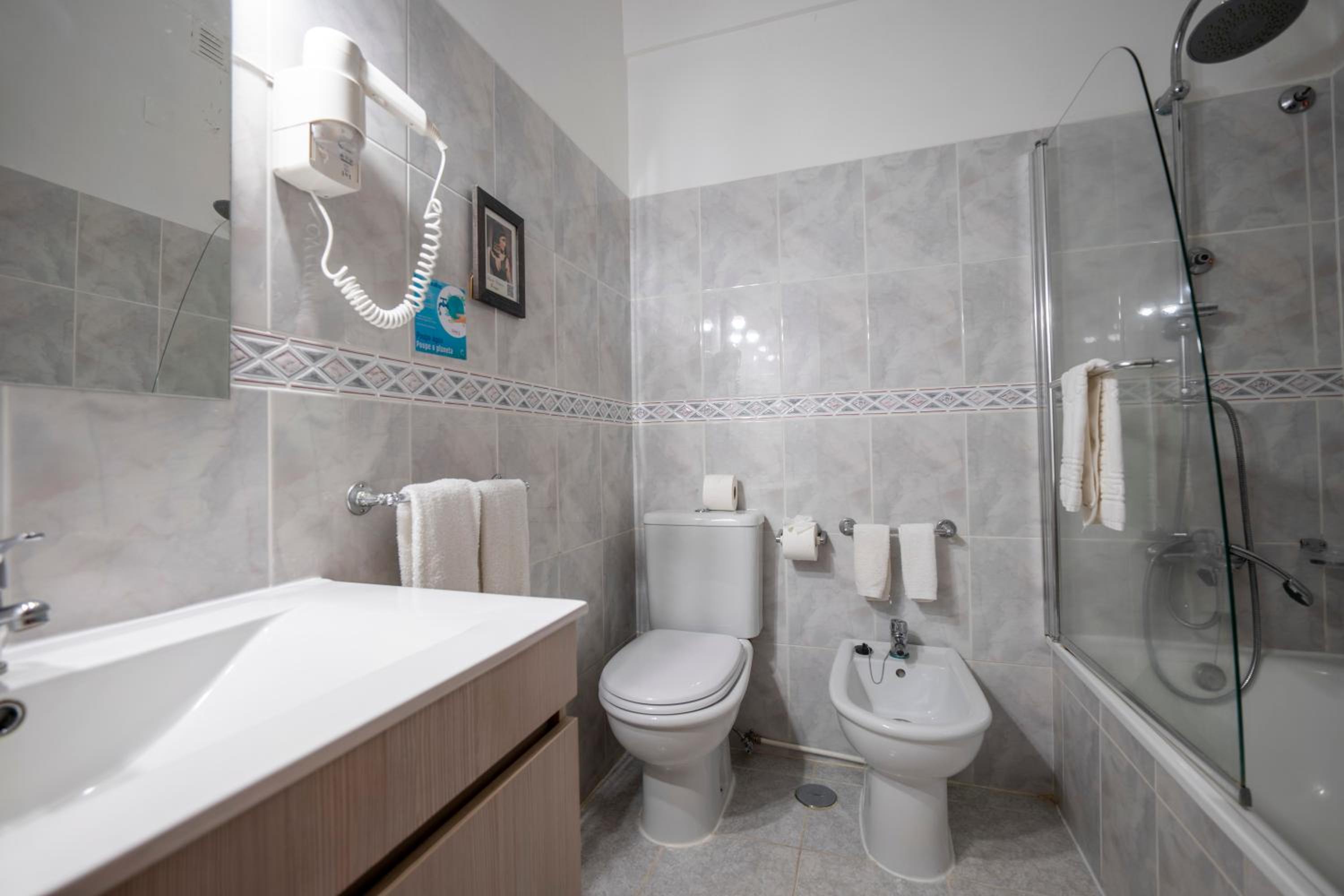 Double Room - Photo 2