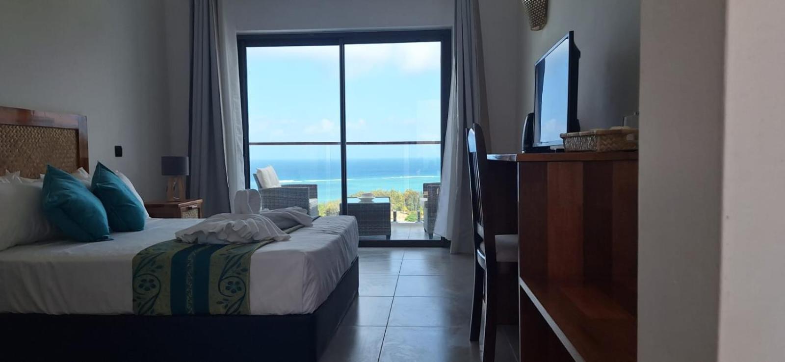 Deluxe Double Room with Balcony and Sea View - Photo 1