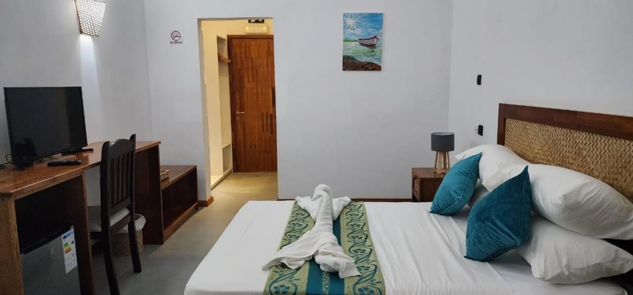 Deluxe Double Room with Balcony and Sea View - Photo 2