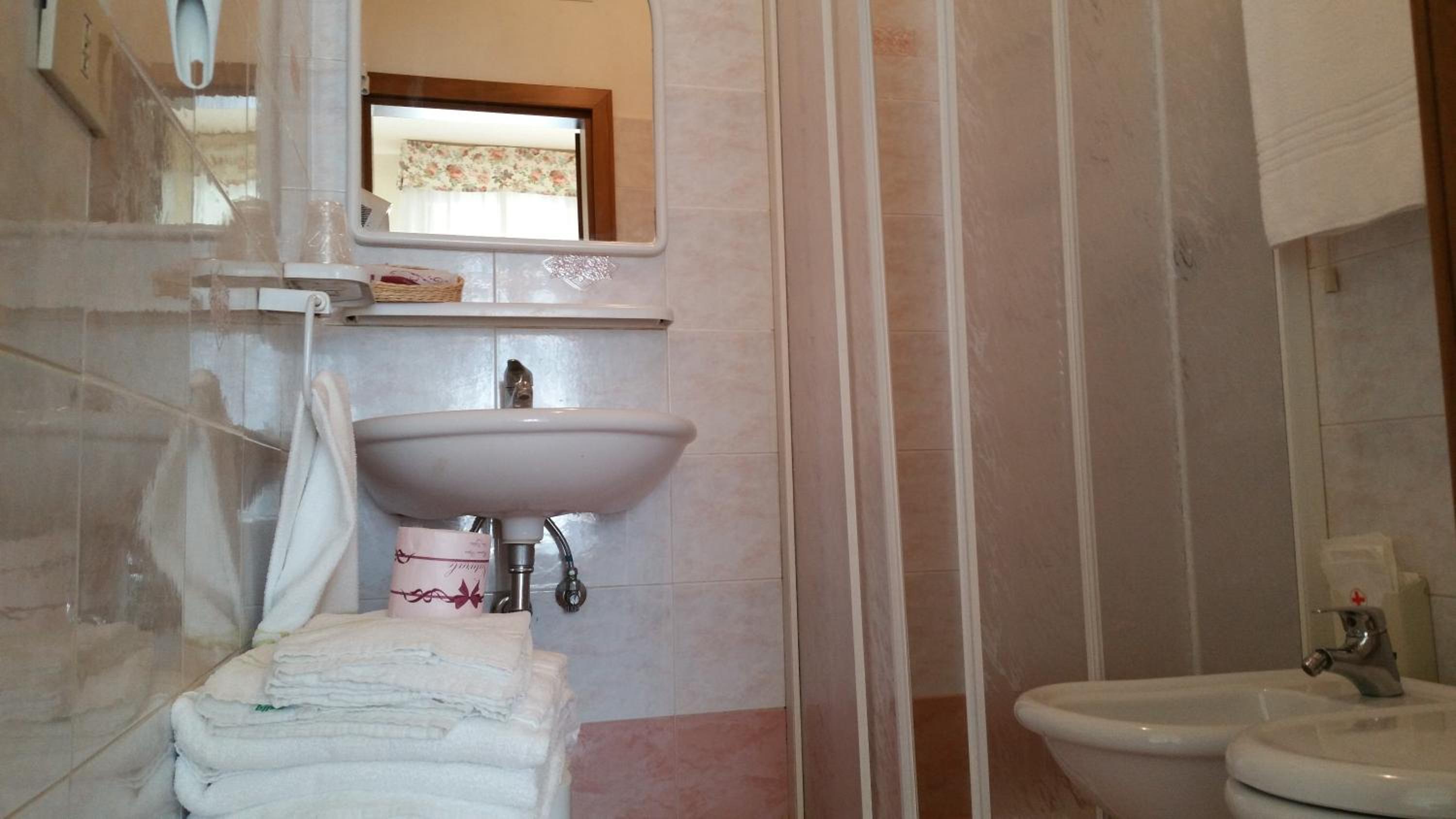 Double or Twin Room - Photo 7
