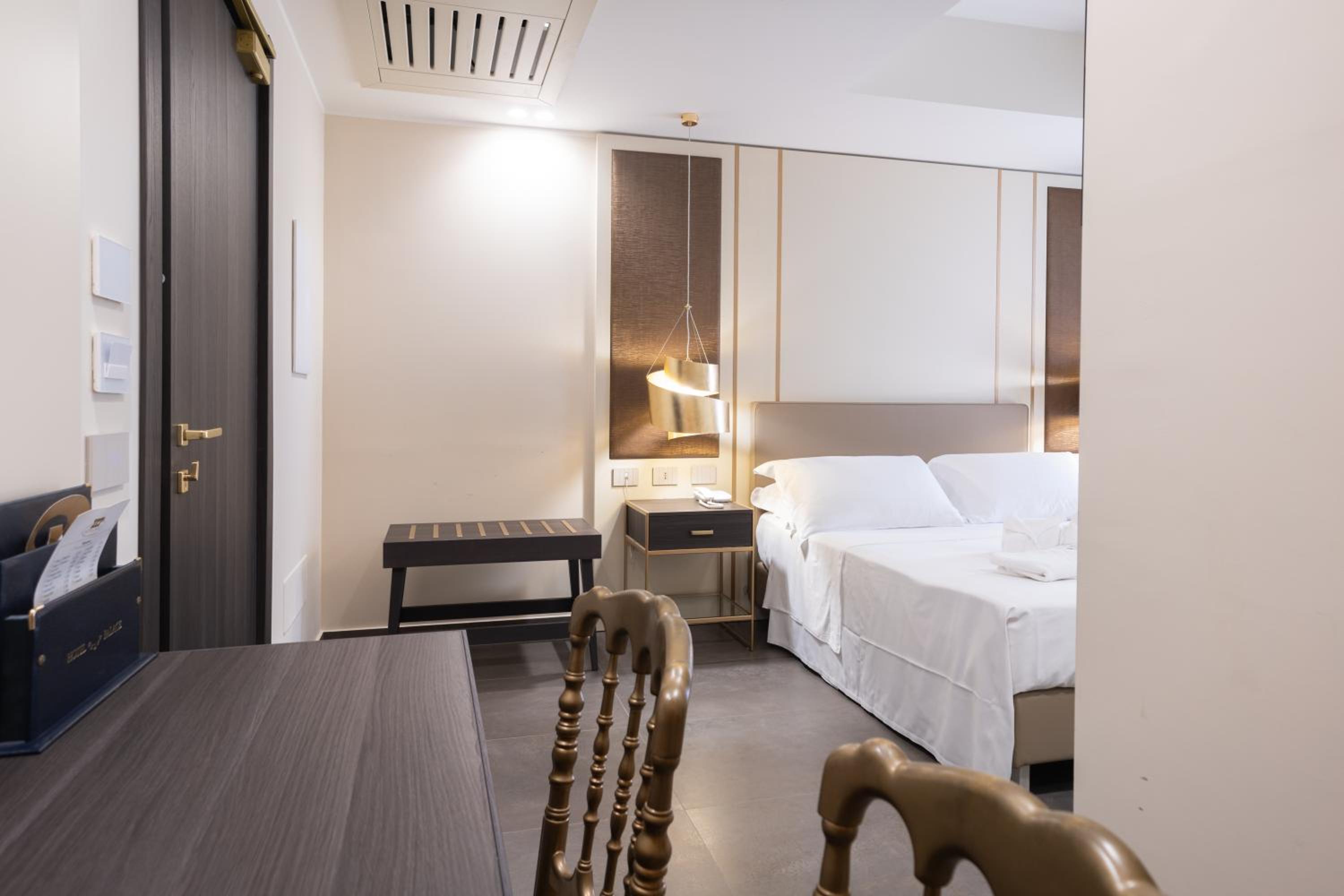 Double or Twin Room - Photo 5