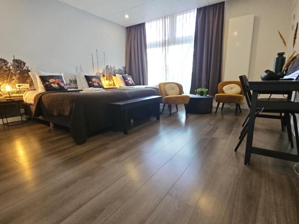 Family Room photo 2