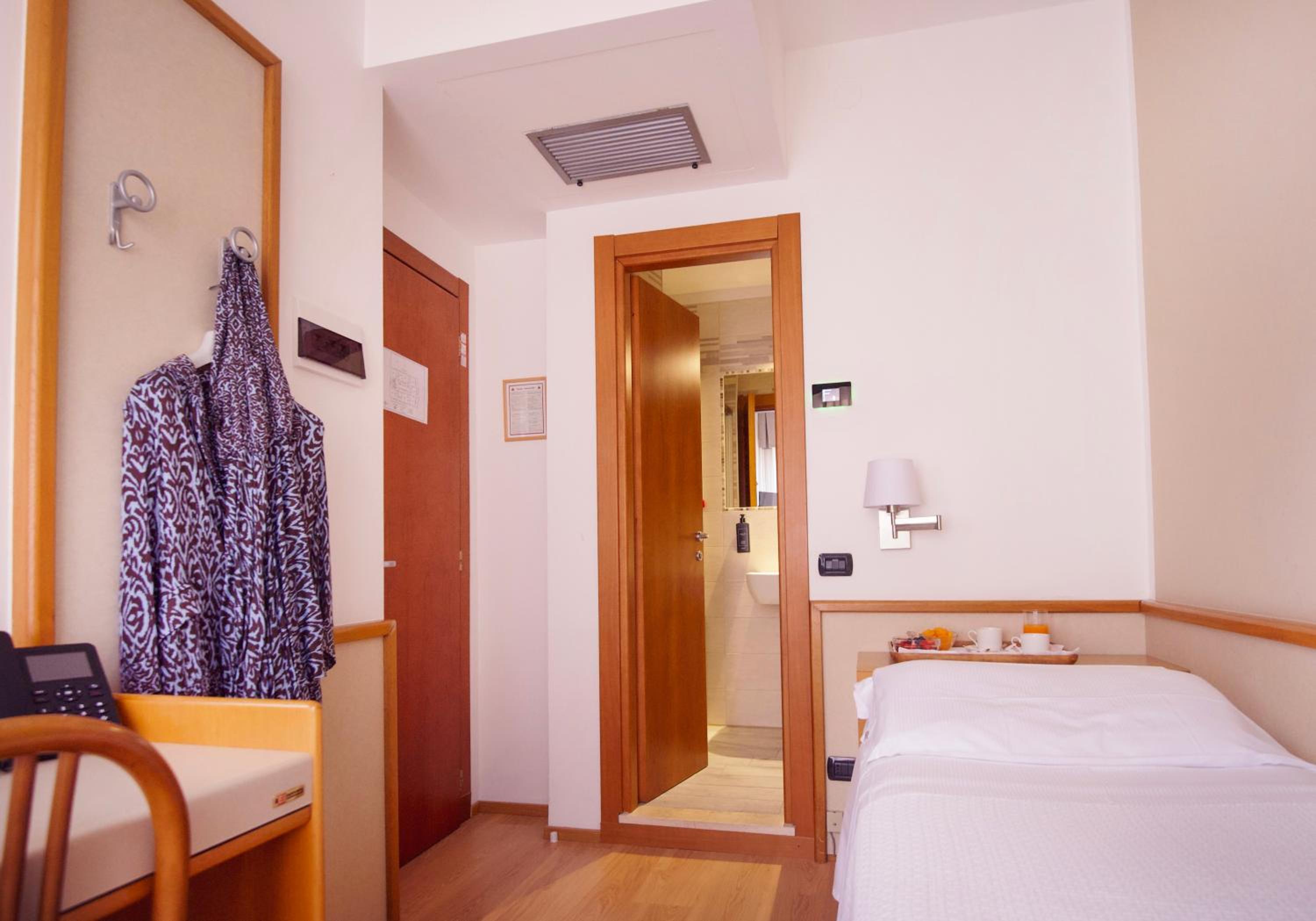 Single Room photo 2