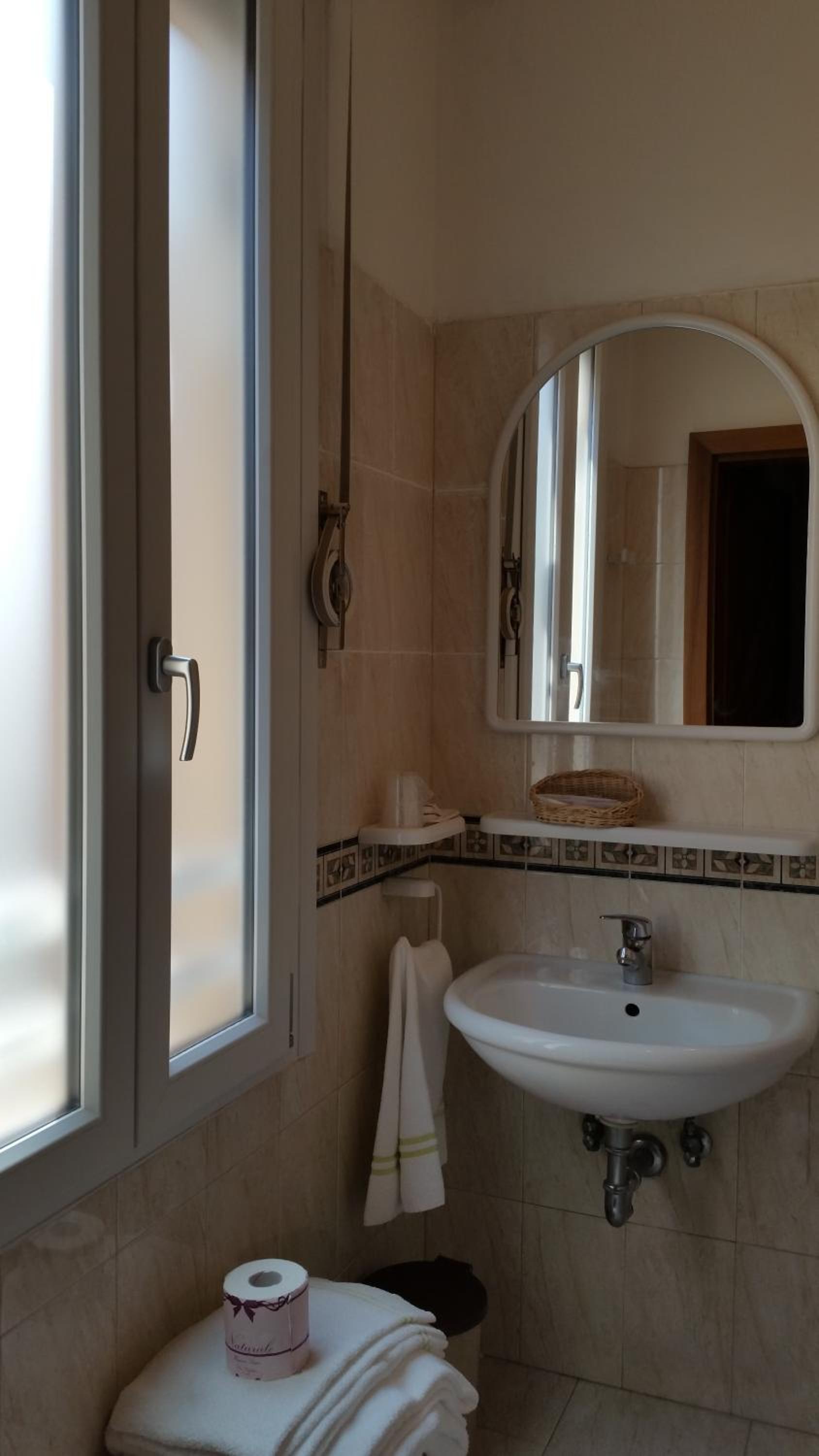 Double or Twin Room - Photo 2