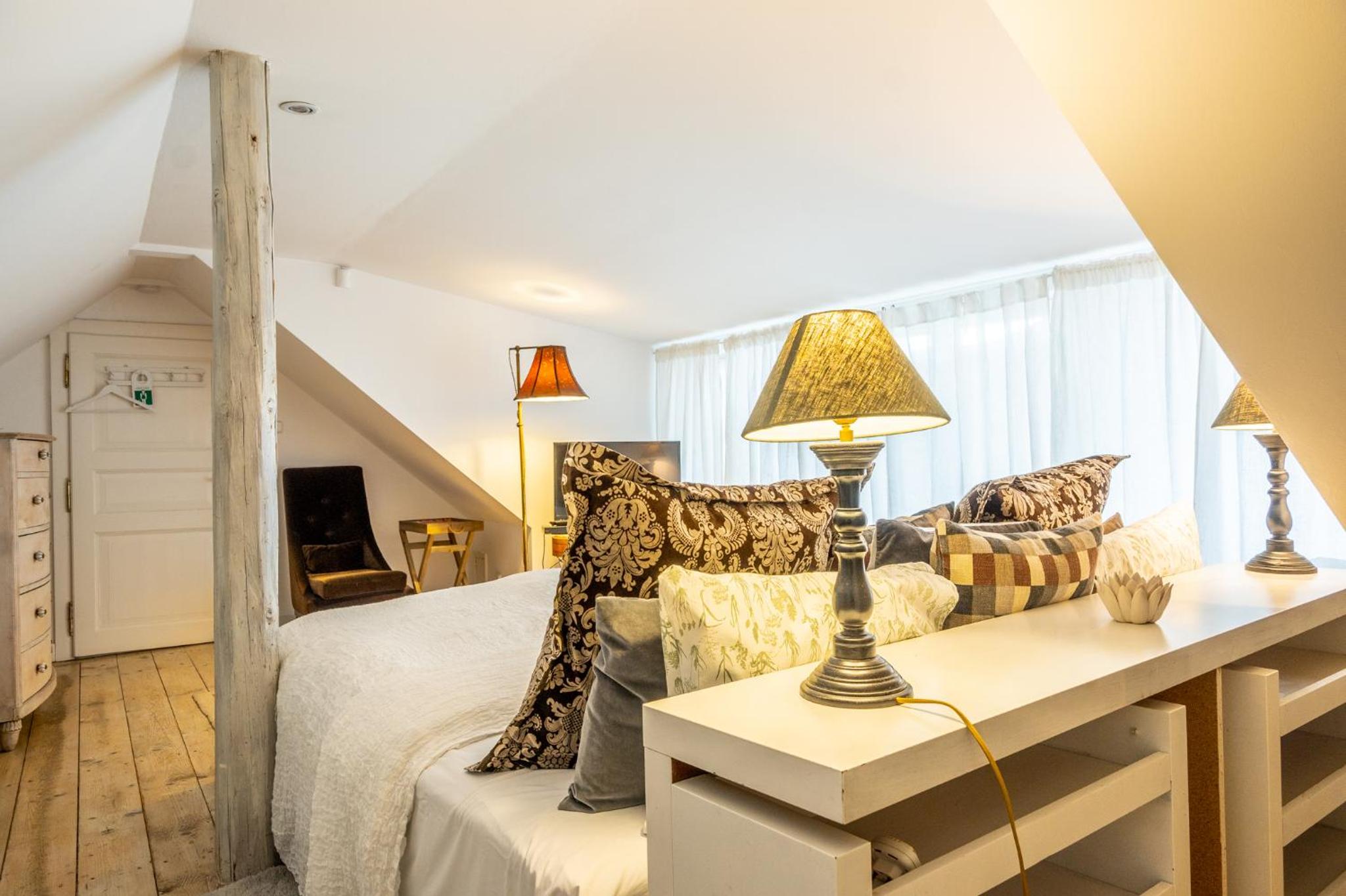 Deluxe Room - Photo 7