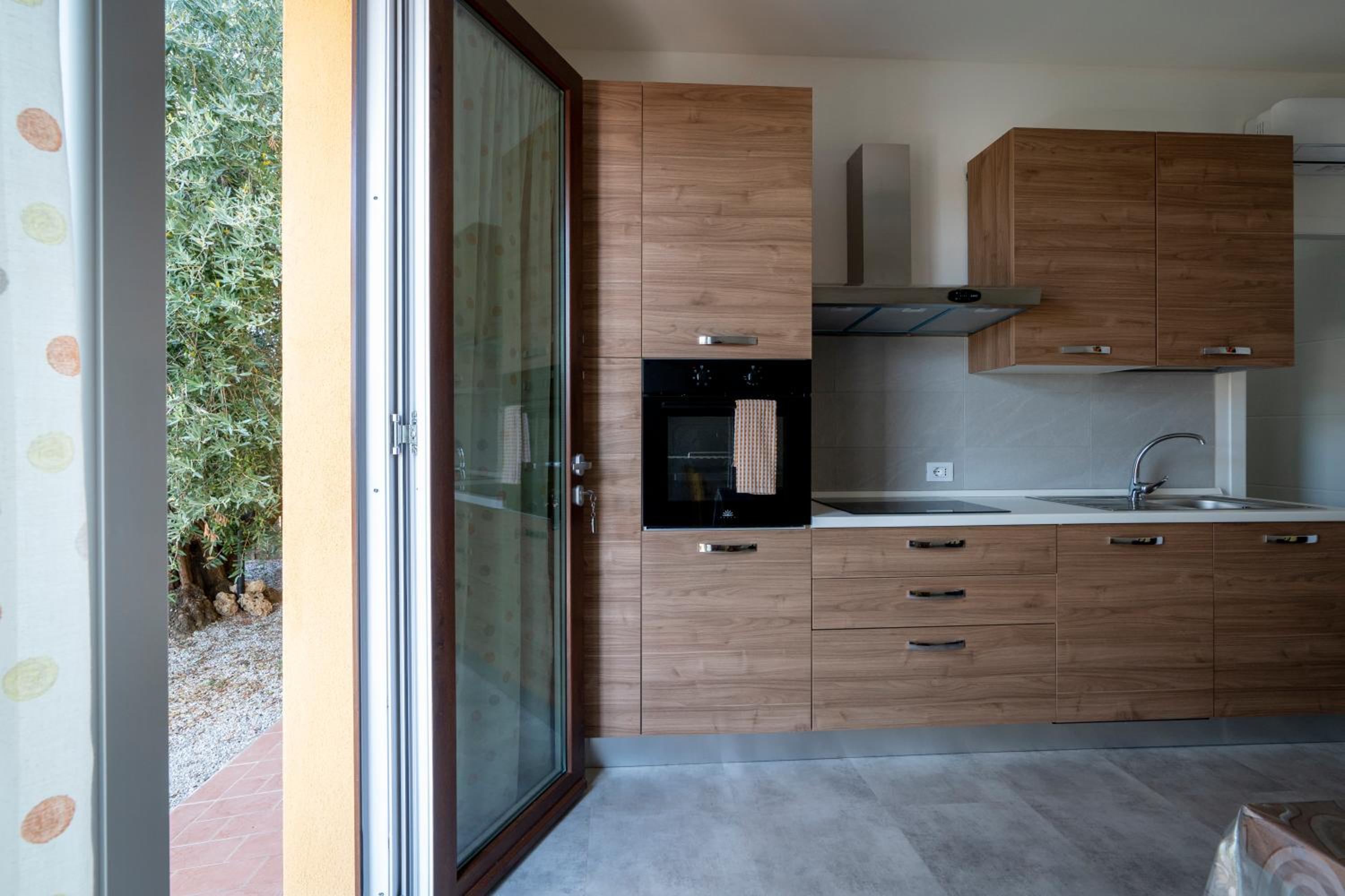 One-Bedroom Apartment with Garden photo 2