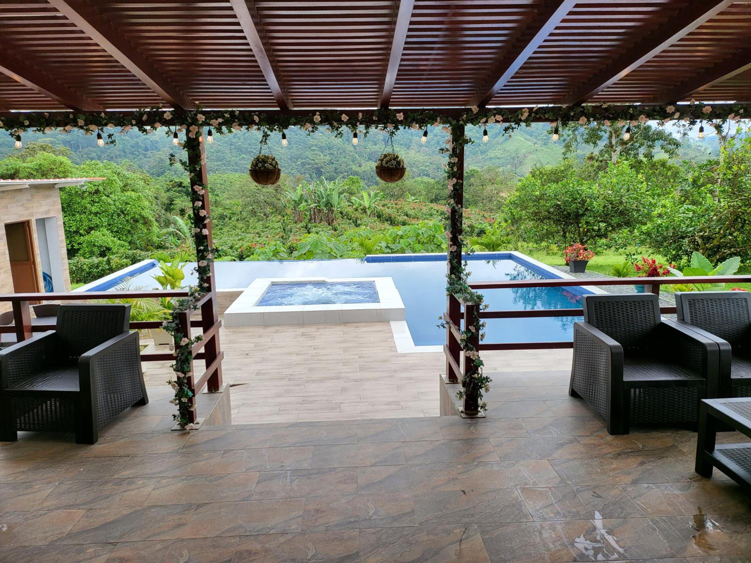 Five-Bedroom House photo 1