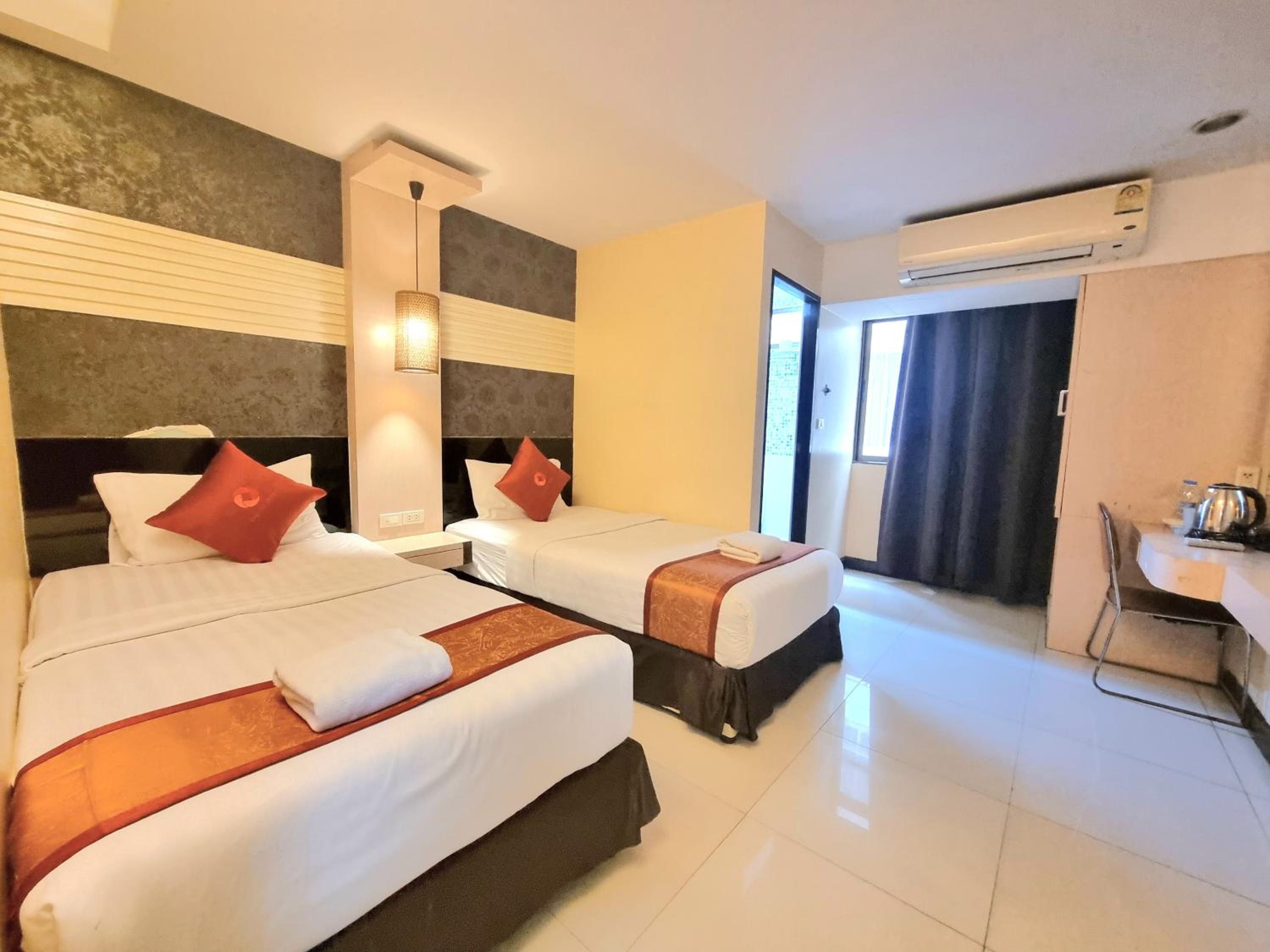 Deluxe Twin Room photo 2