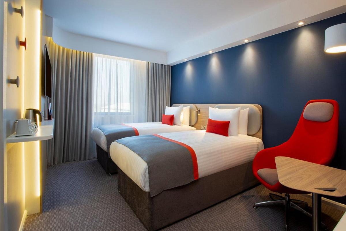 Standard Room with Free Hot Breakfast - Photo 1