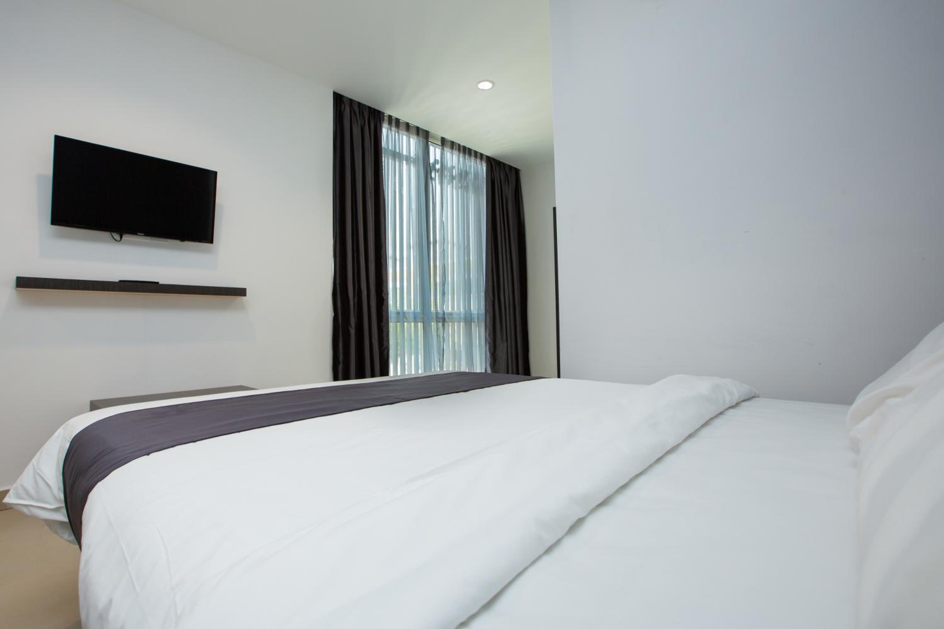 Deluxe Double Room (2 Adults + 1 Child)