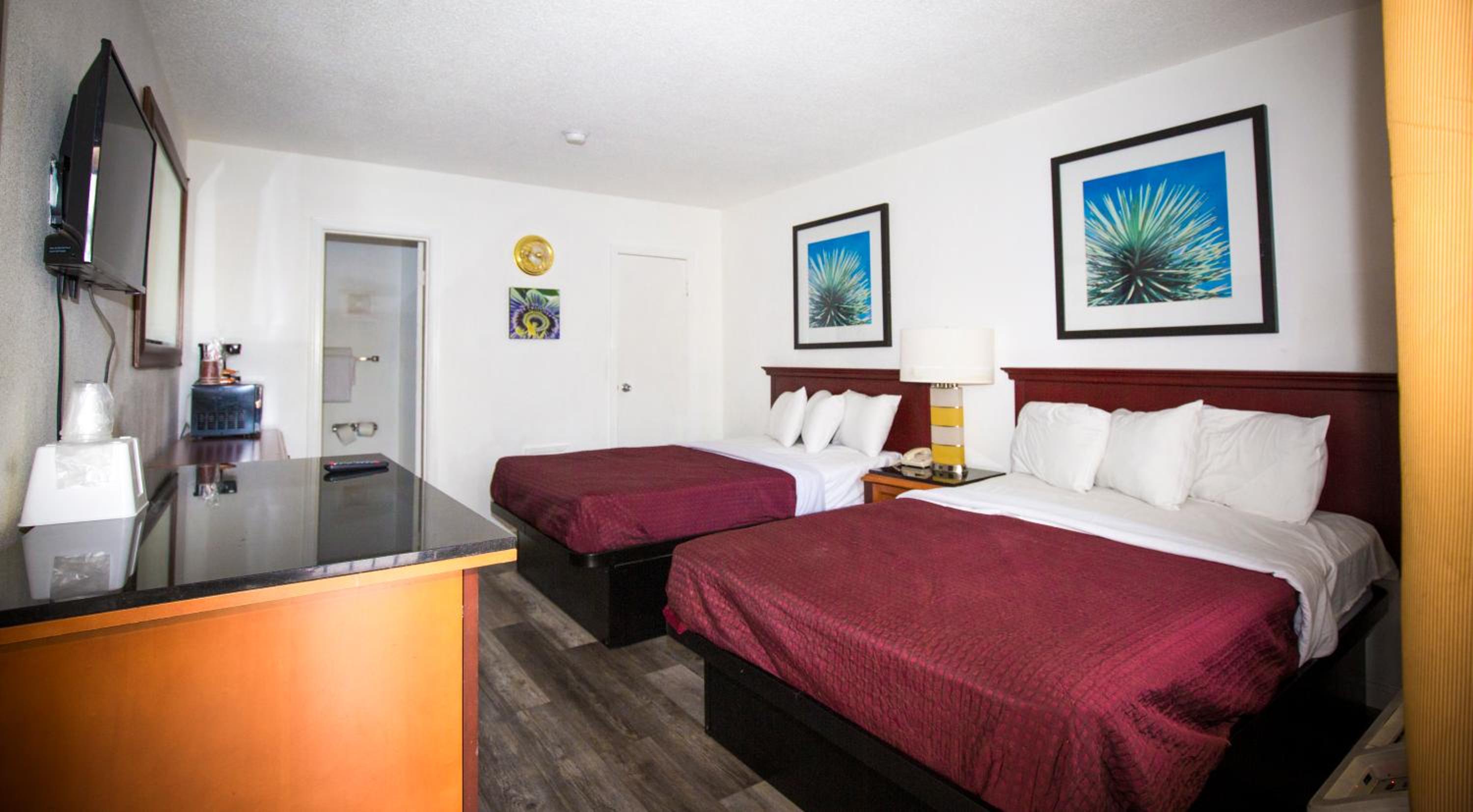 Double Room with Two Double Beds - Photo 5