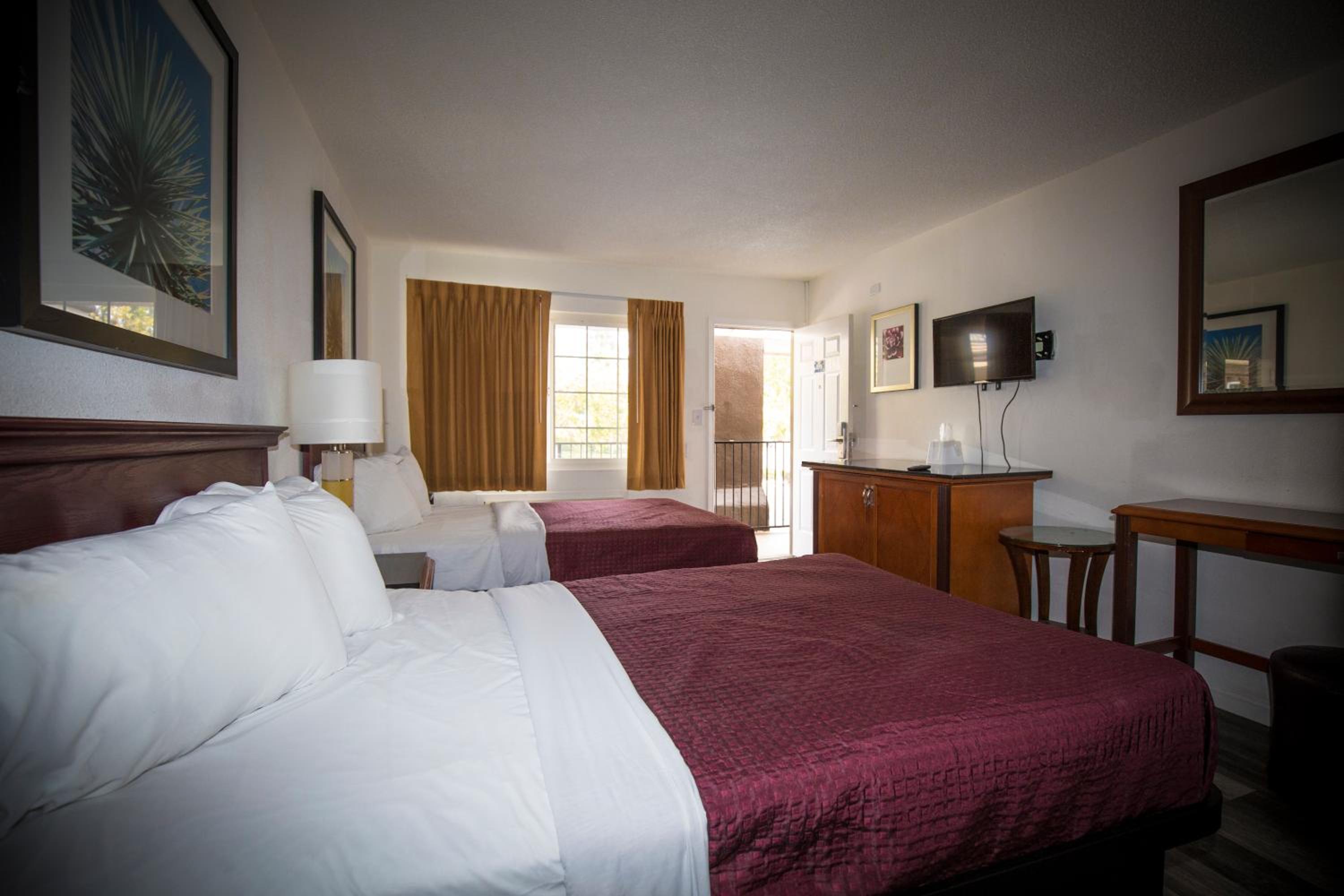 Double Room with Two Double Beds - Photo 1