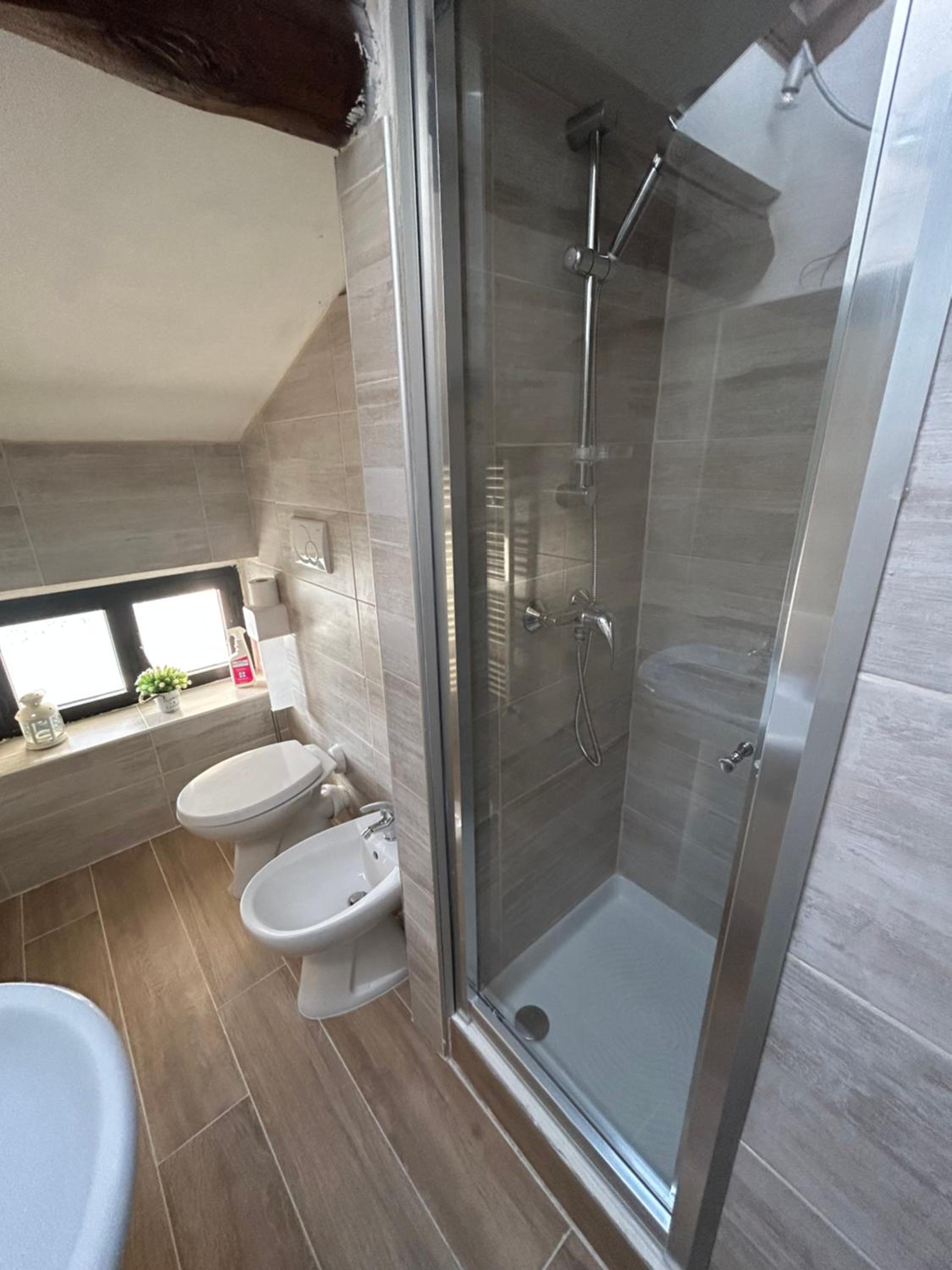 Triple Room with Shared Bathroom - Attic photo 2