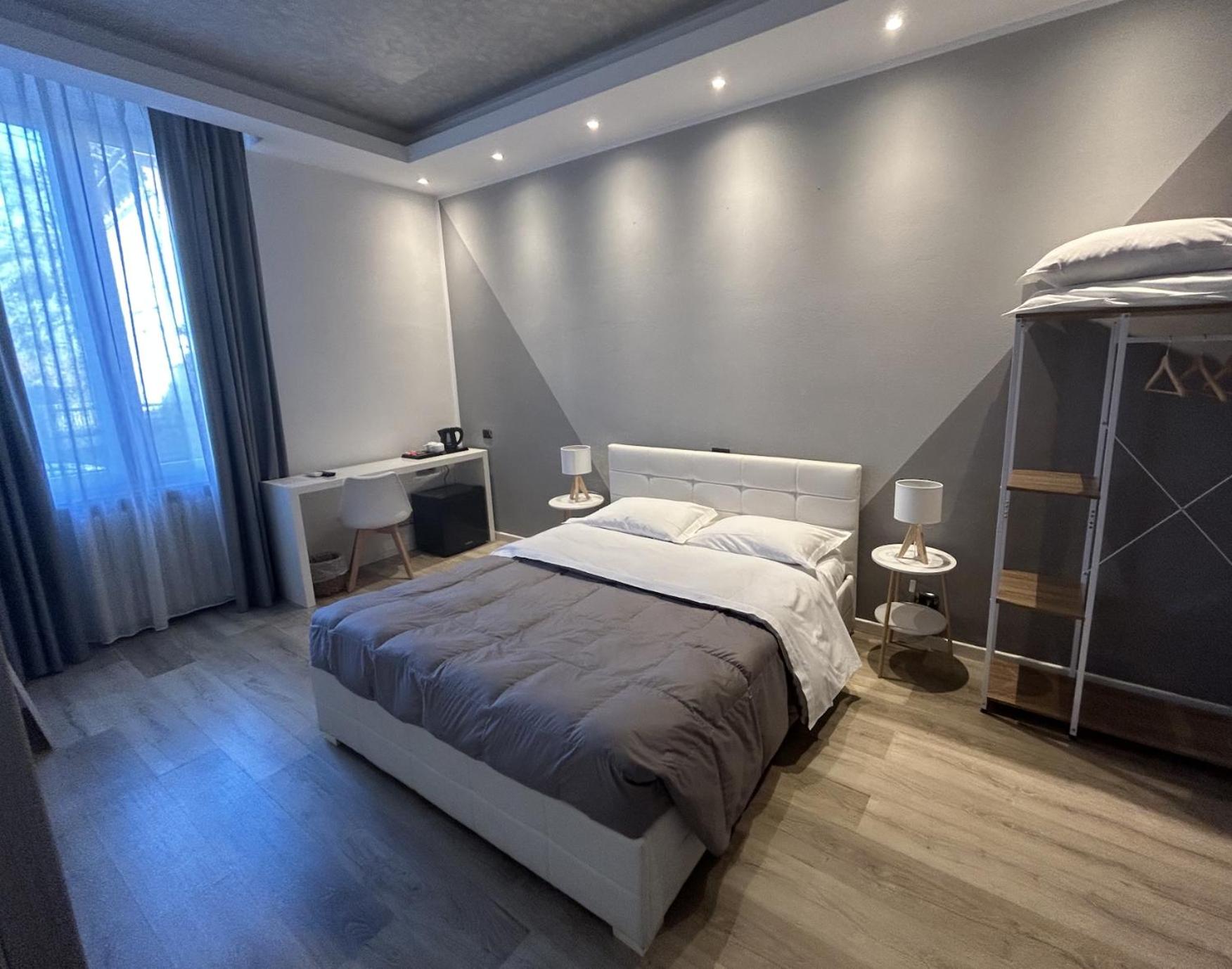 Double Room with Private Bathroom - Photo 1