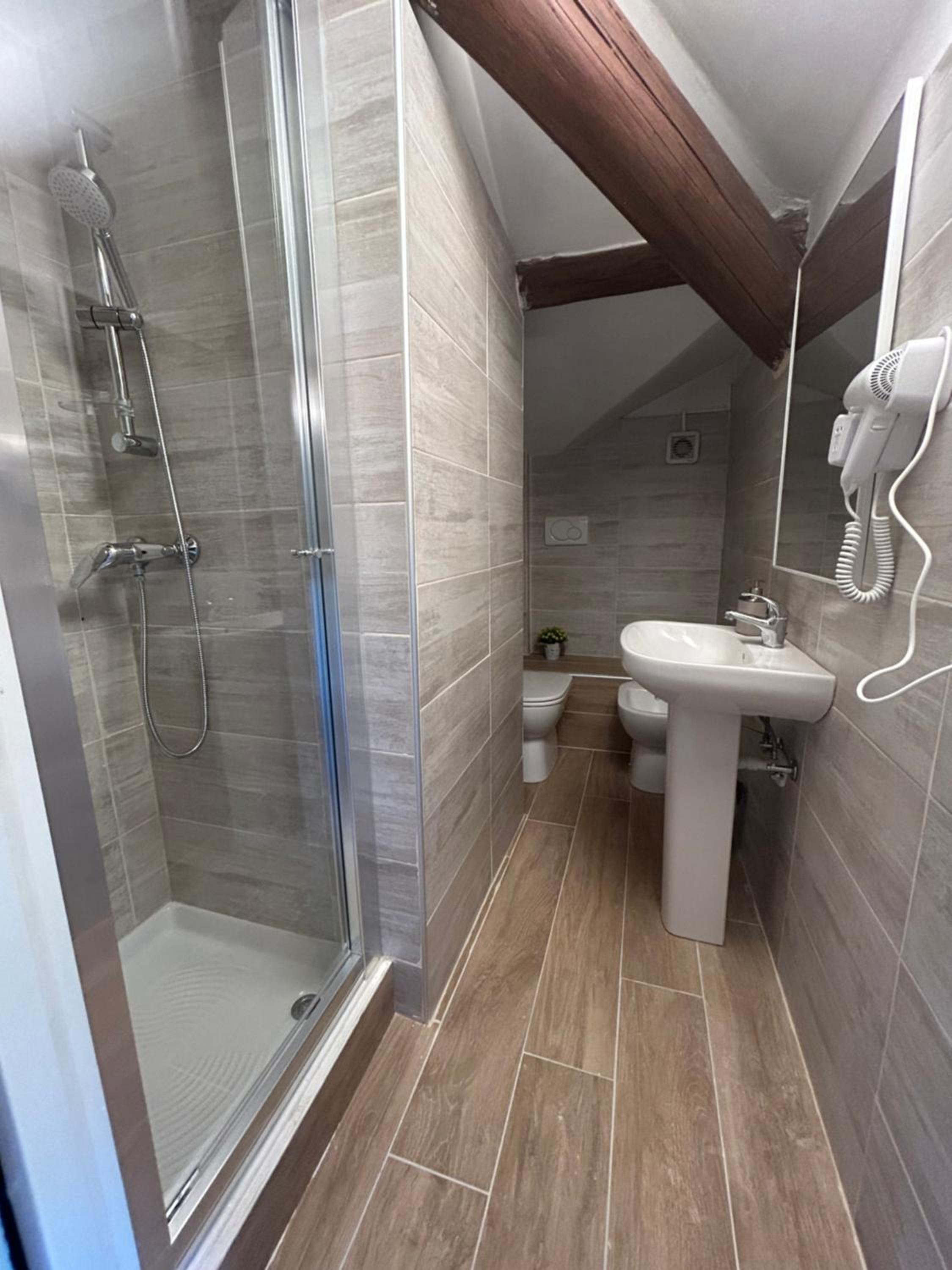 Triple Room with Private External Bathroom - Attic - Photo 3