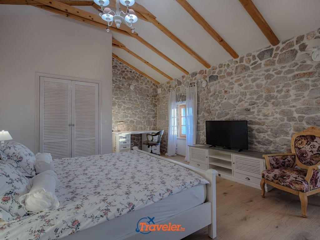 Villa photo 3