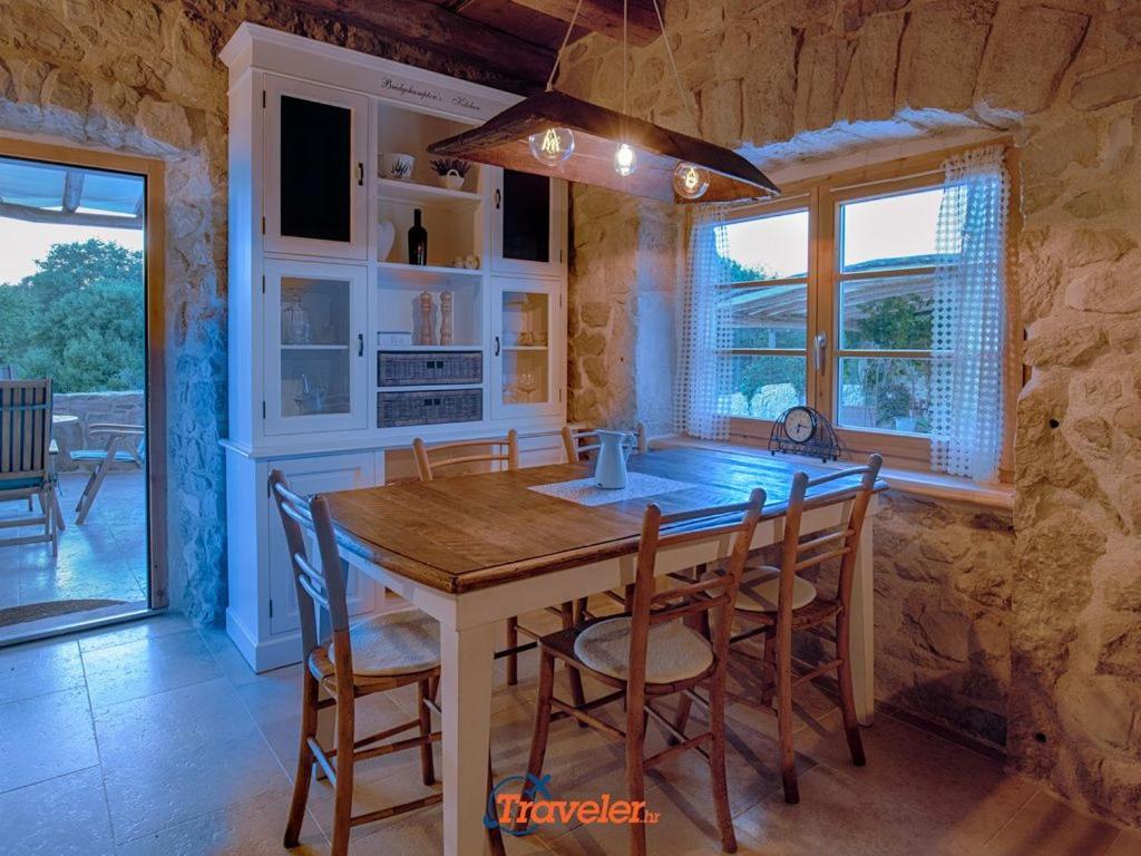 Villa photo 2