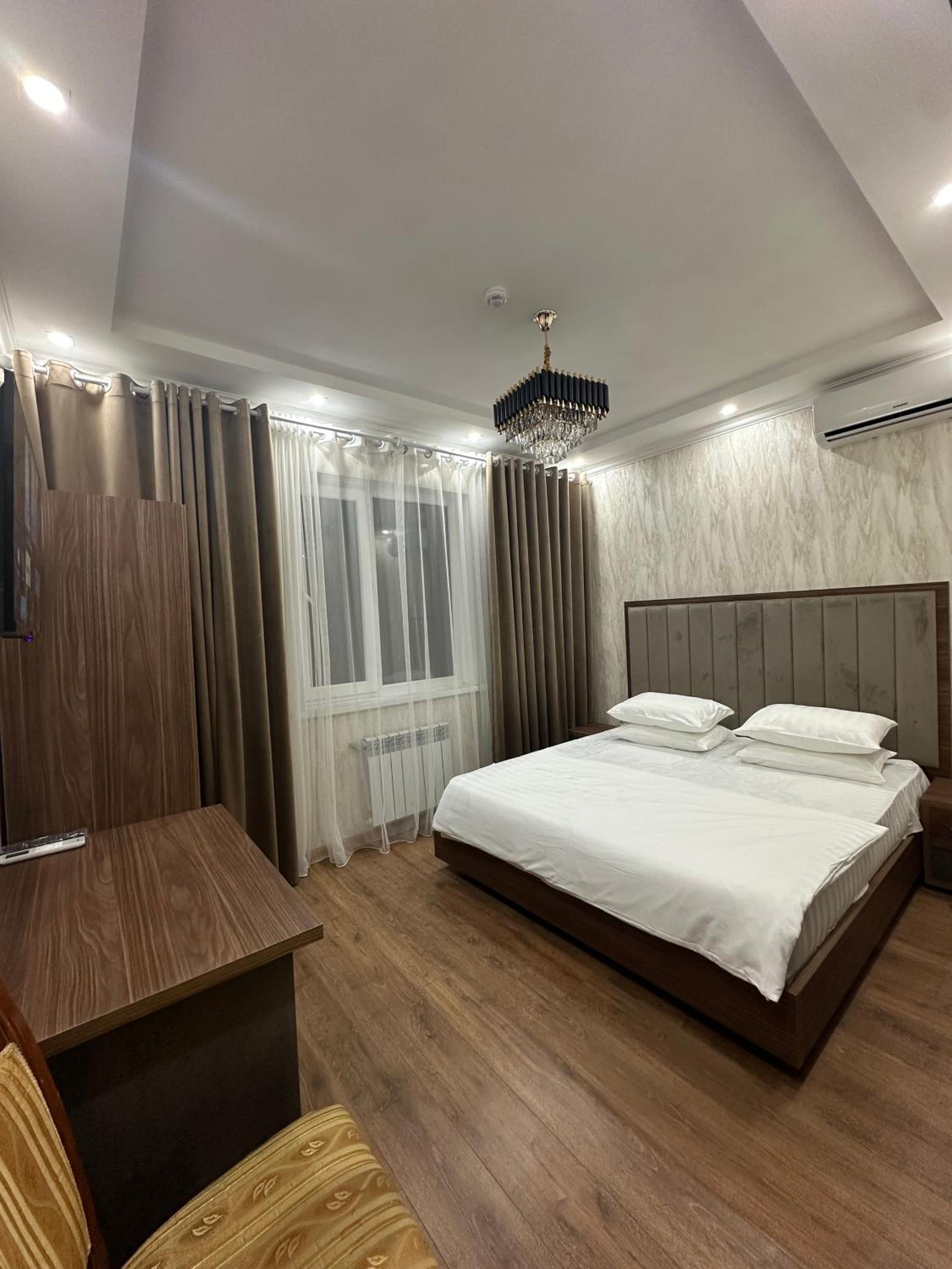 Standard King Room photo 1