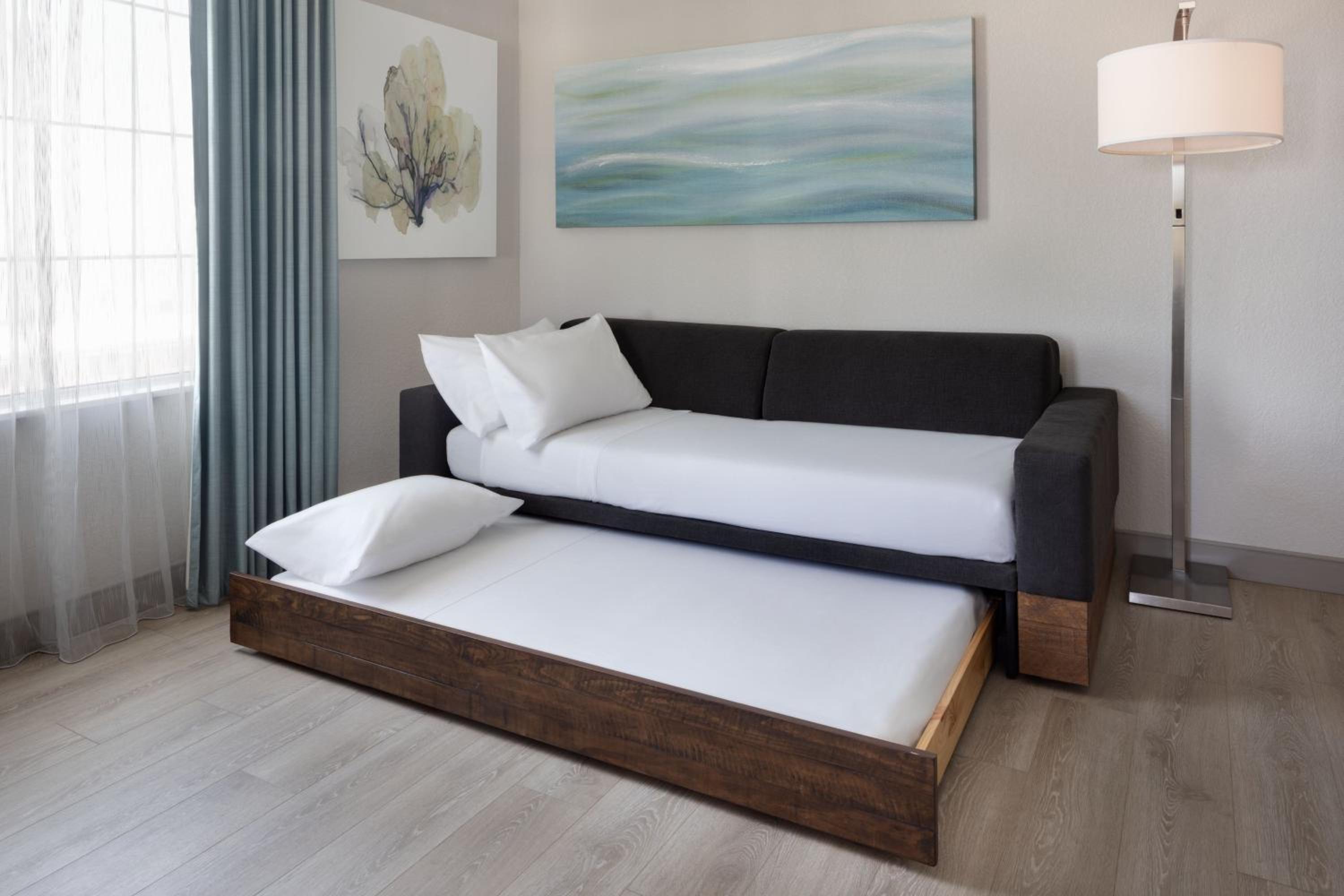 Suite, 1 King, Sofa bed, Oceanfront, Balcony photo 3