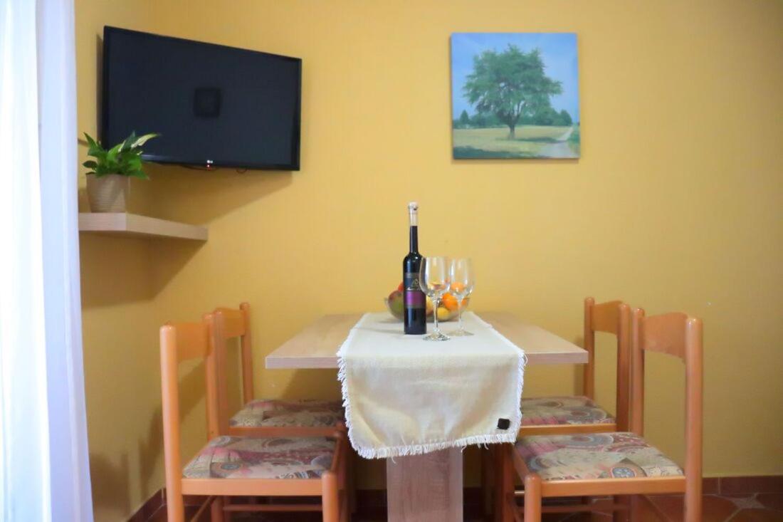 One-Bedroom Apartment - Photo 10