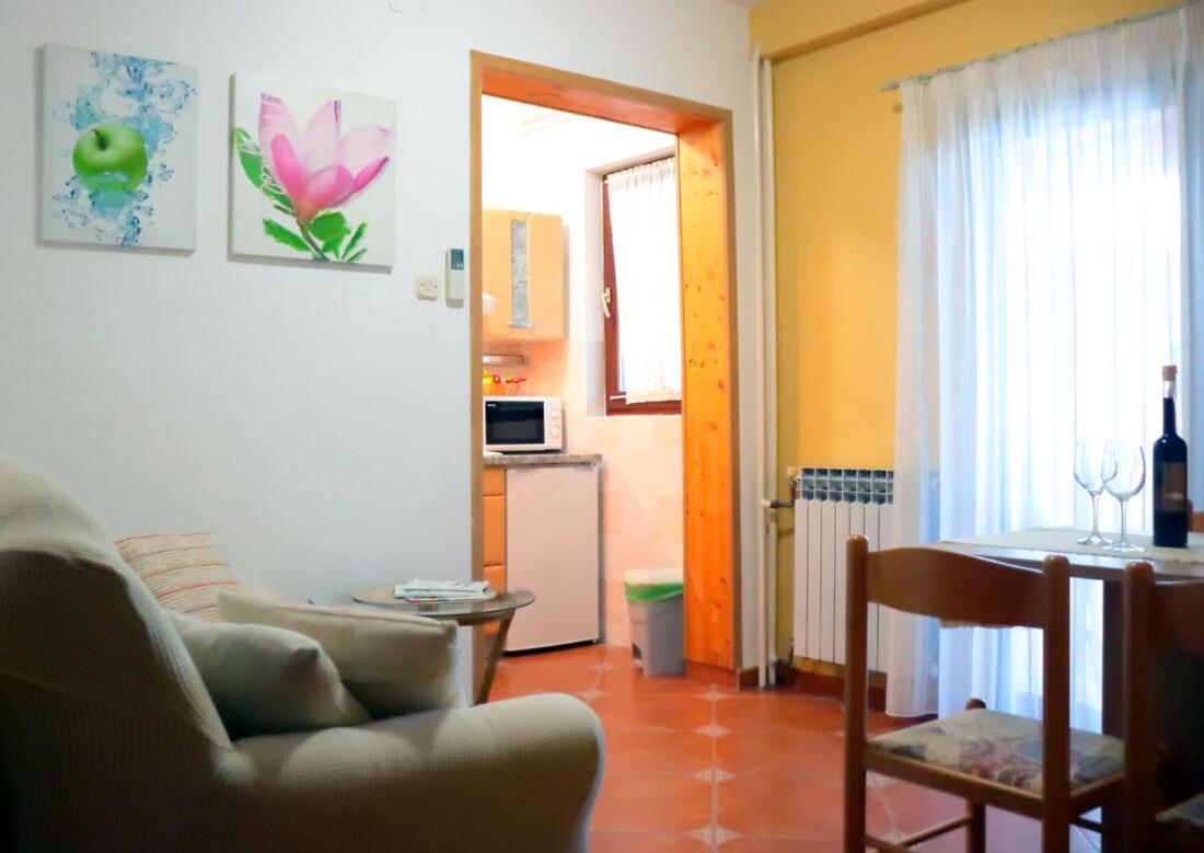 One-Bedroom Apartment - Photo 12