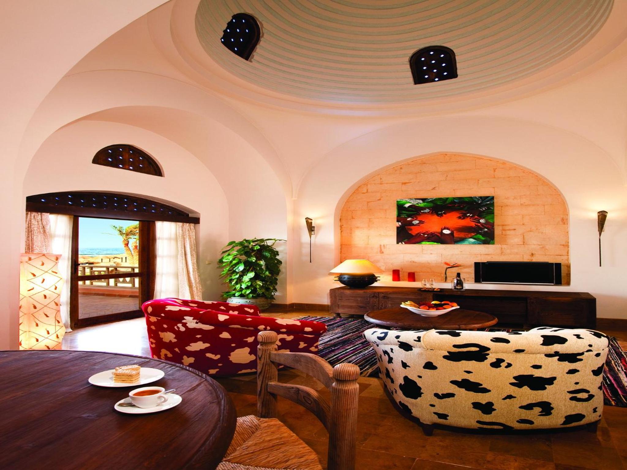 Beachfront Suite with Terrace thumbnail 6