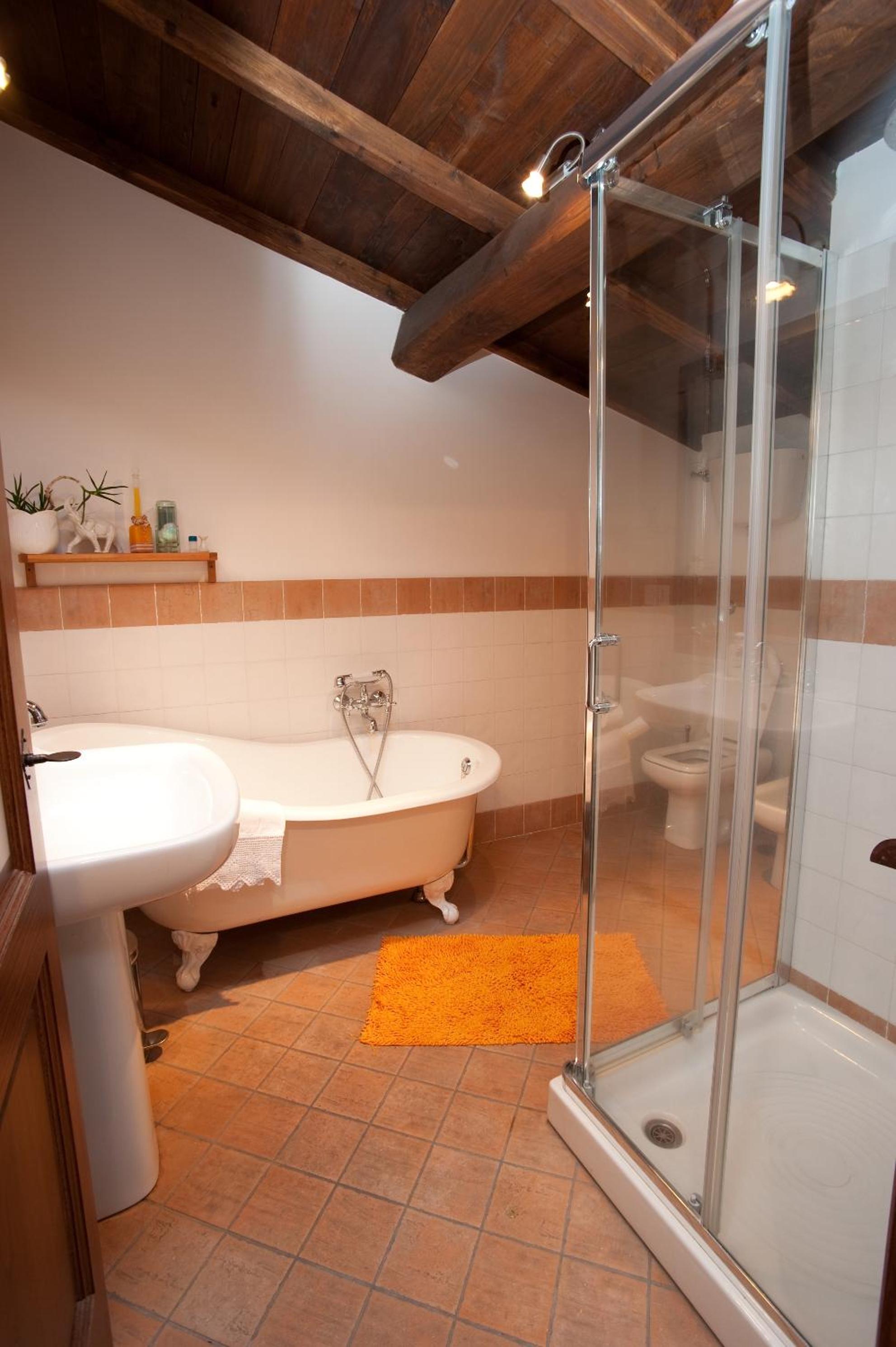 Double Room with Private External Bathroom photo 2