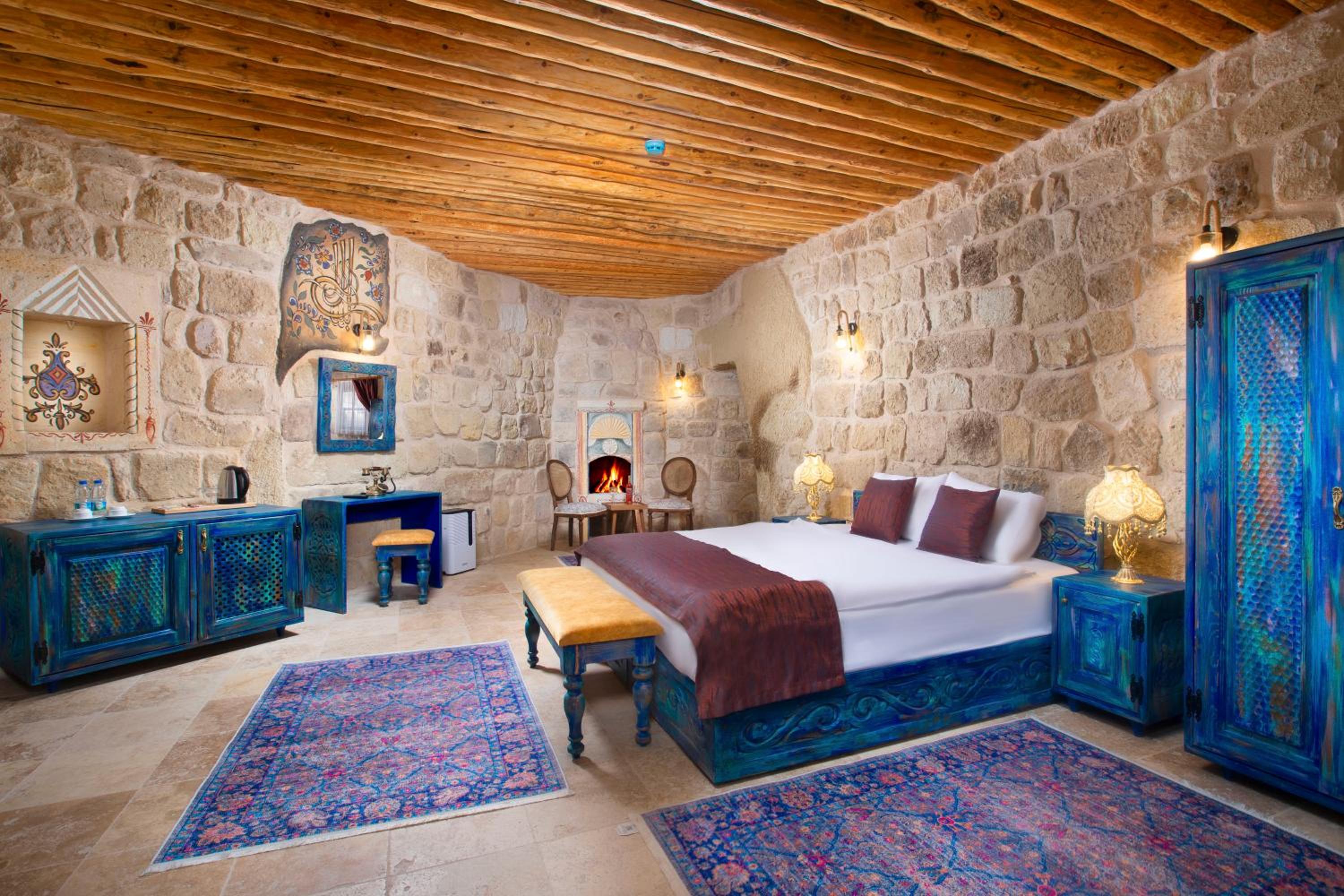 Deluxe Double Room (2 Adults + 1 Child)