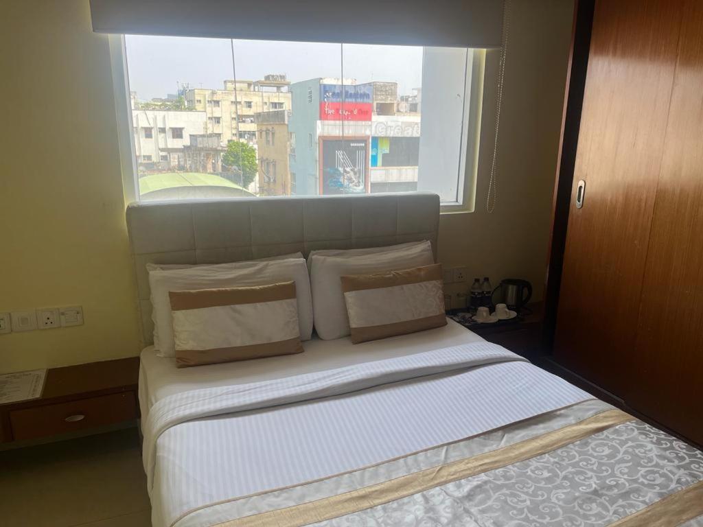Superior Double or Twin Room with City View photo 2