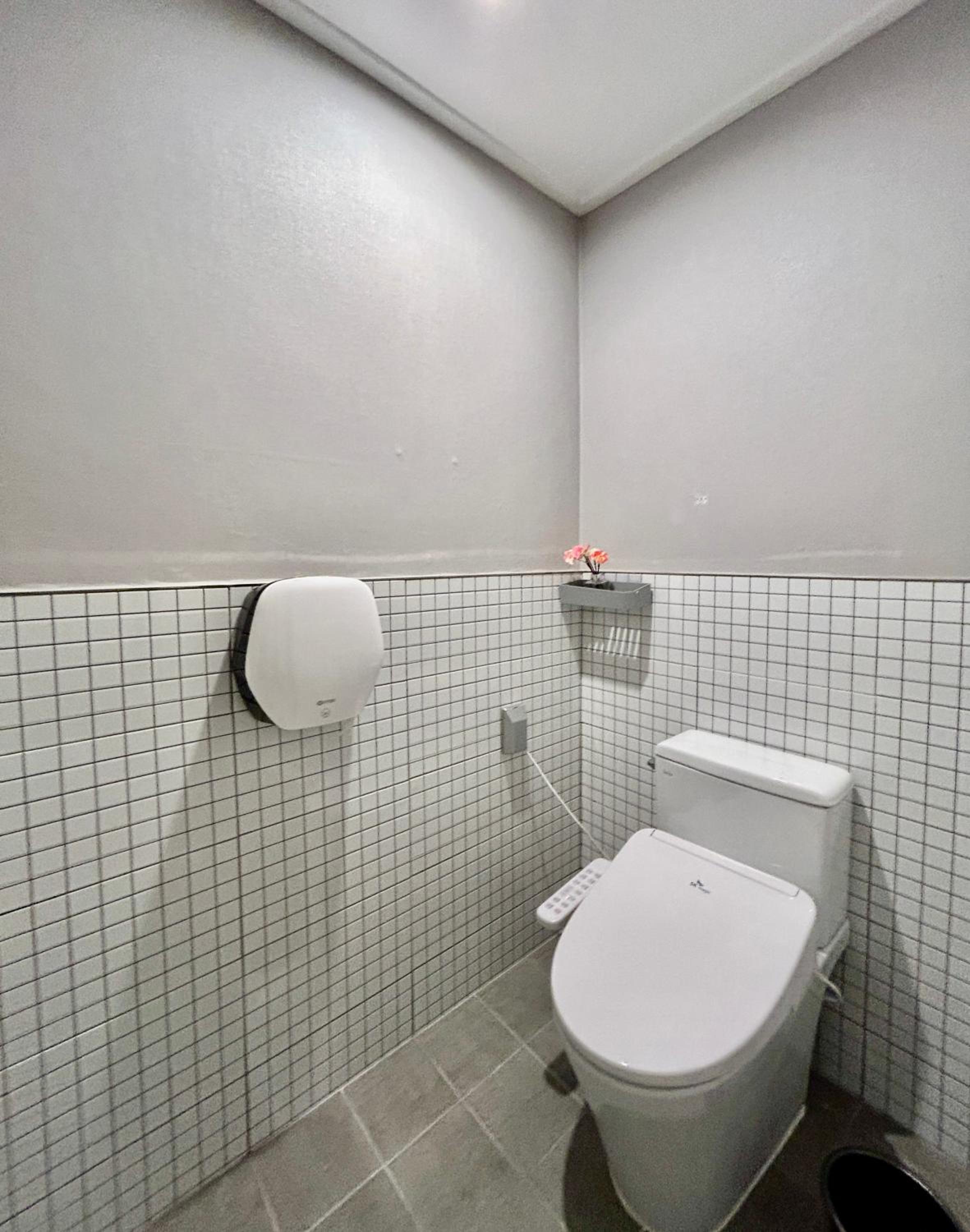 duplex family room (max 8) - Photo 10