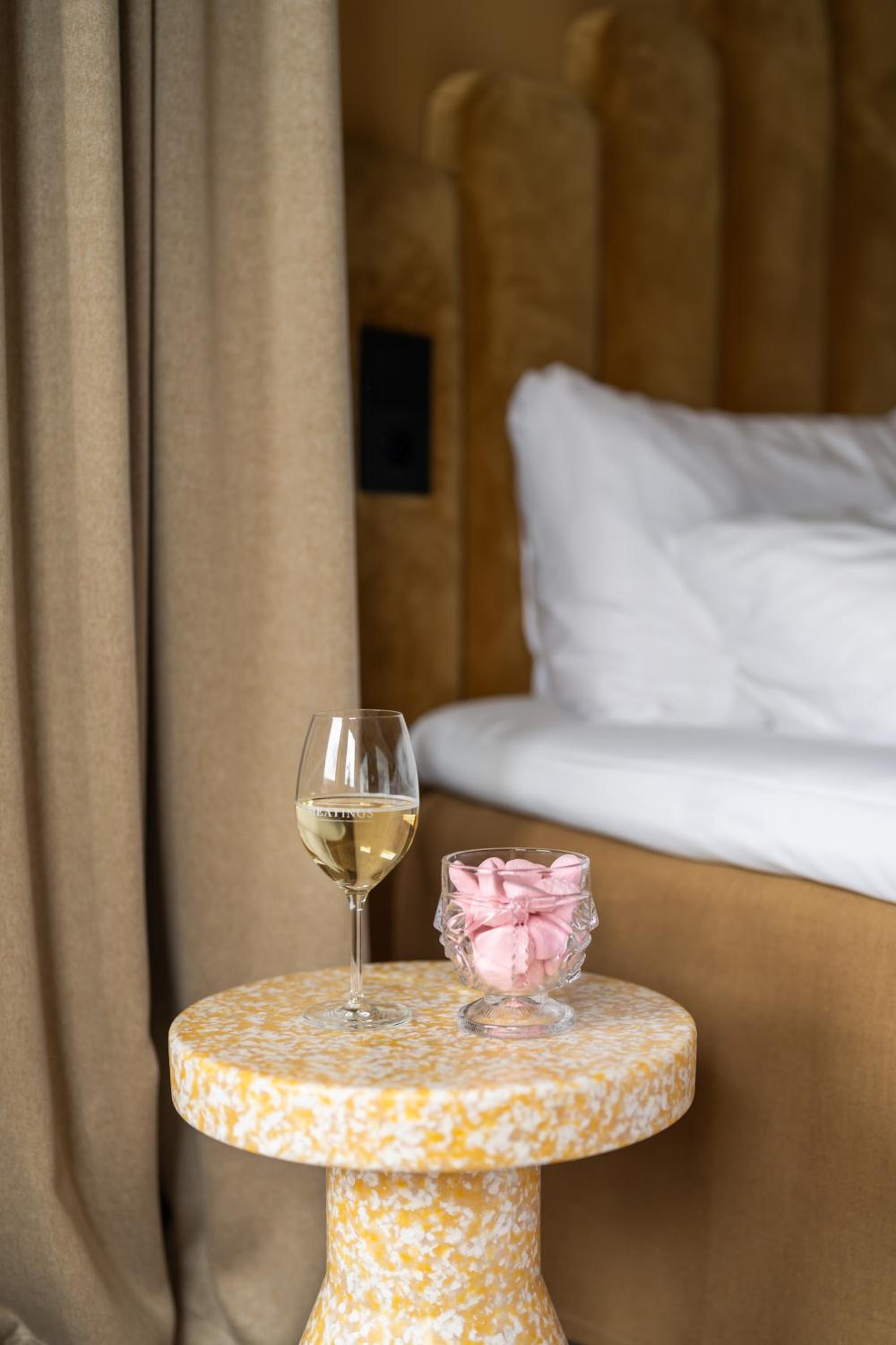 Standard Double Room - Photo 10