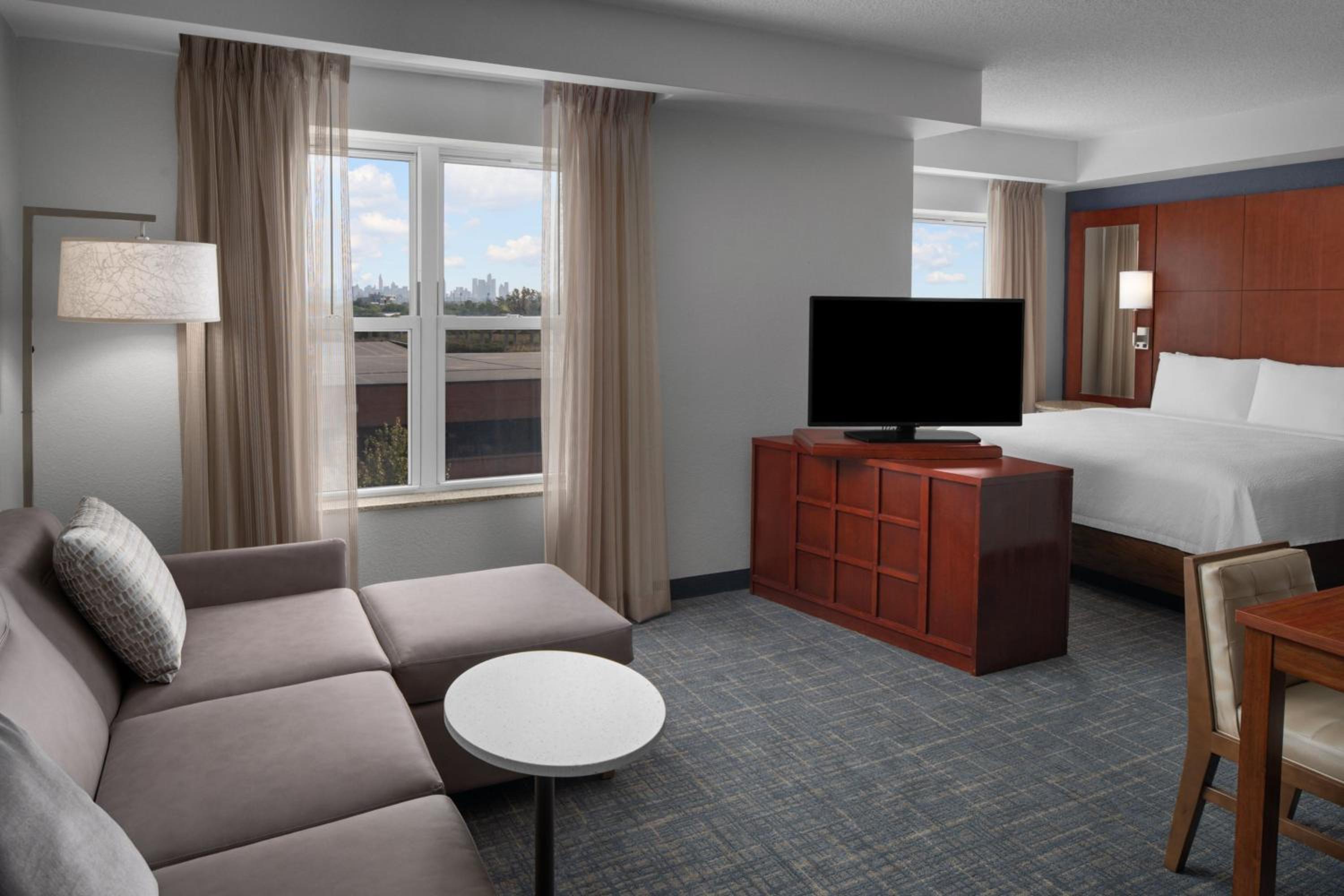 King Studio with Sofa Bed and Skyline View - High Floor - Photo 7