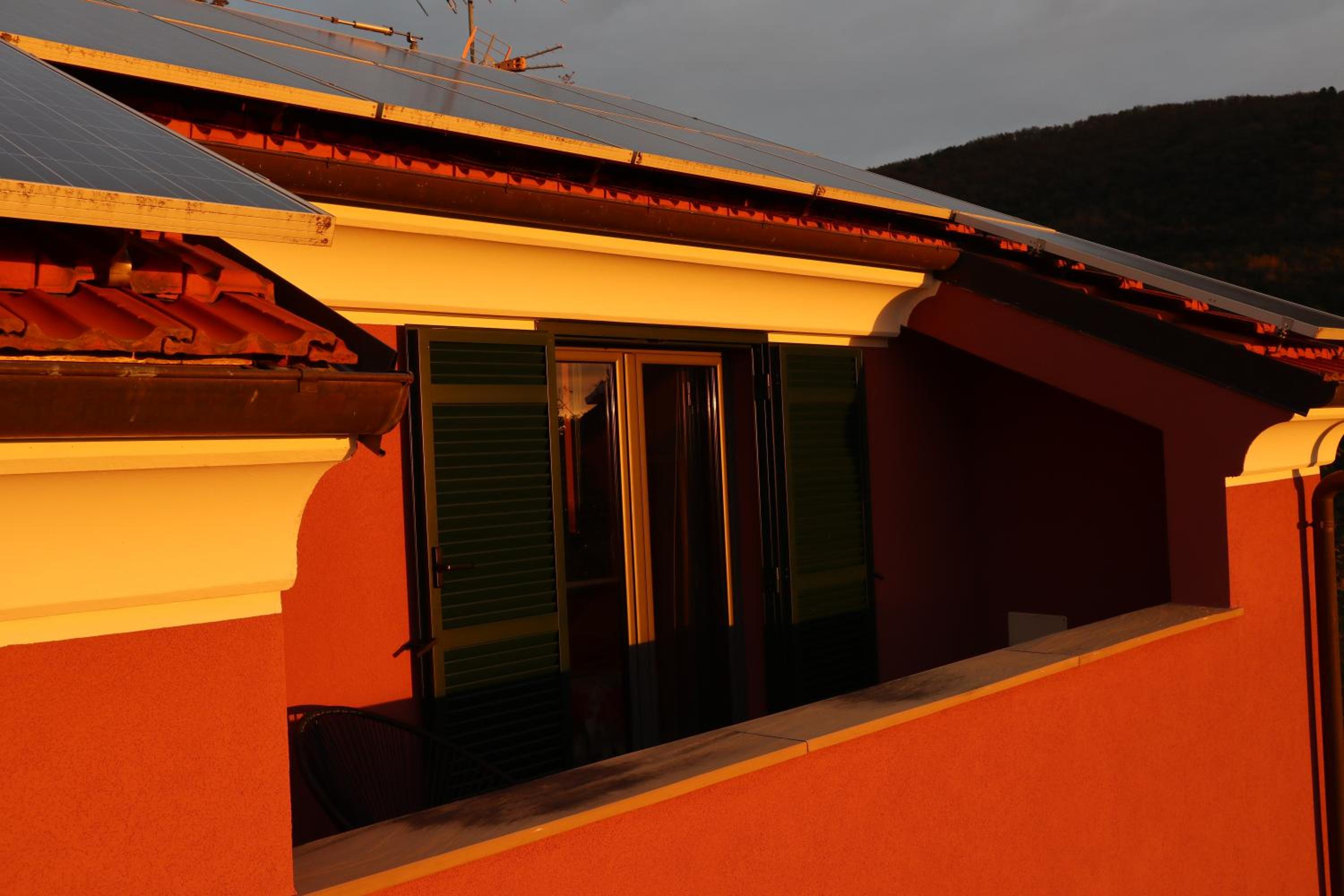 Deluxe Double Room with Balcony and Sea View - Photo 13