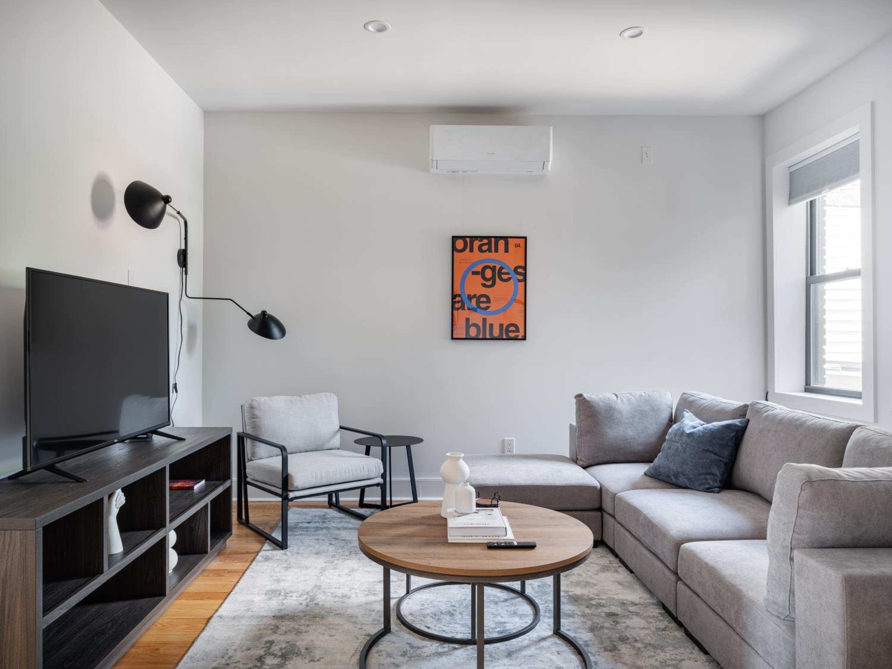 Three-Bedroom Apartment photo 2