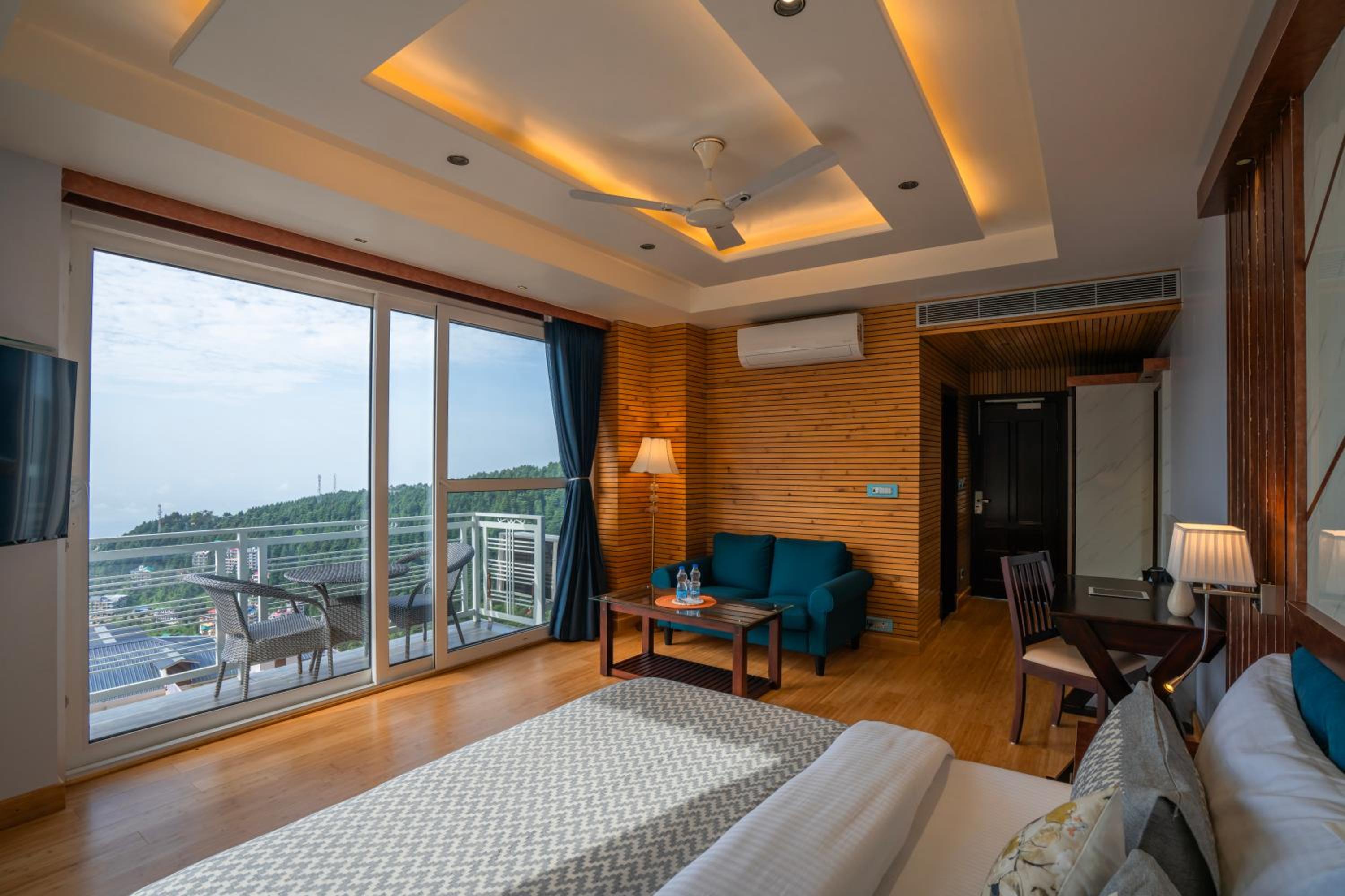 King Room with Mountain View photo 3